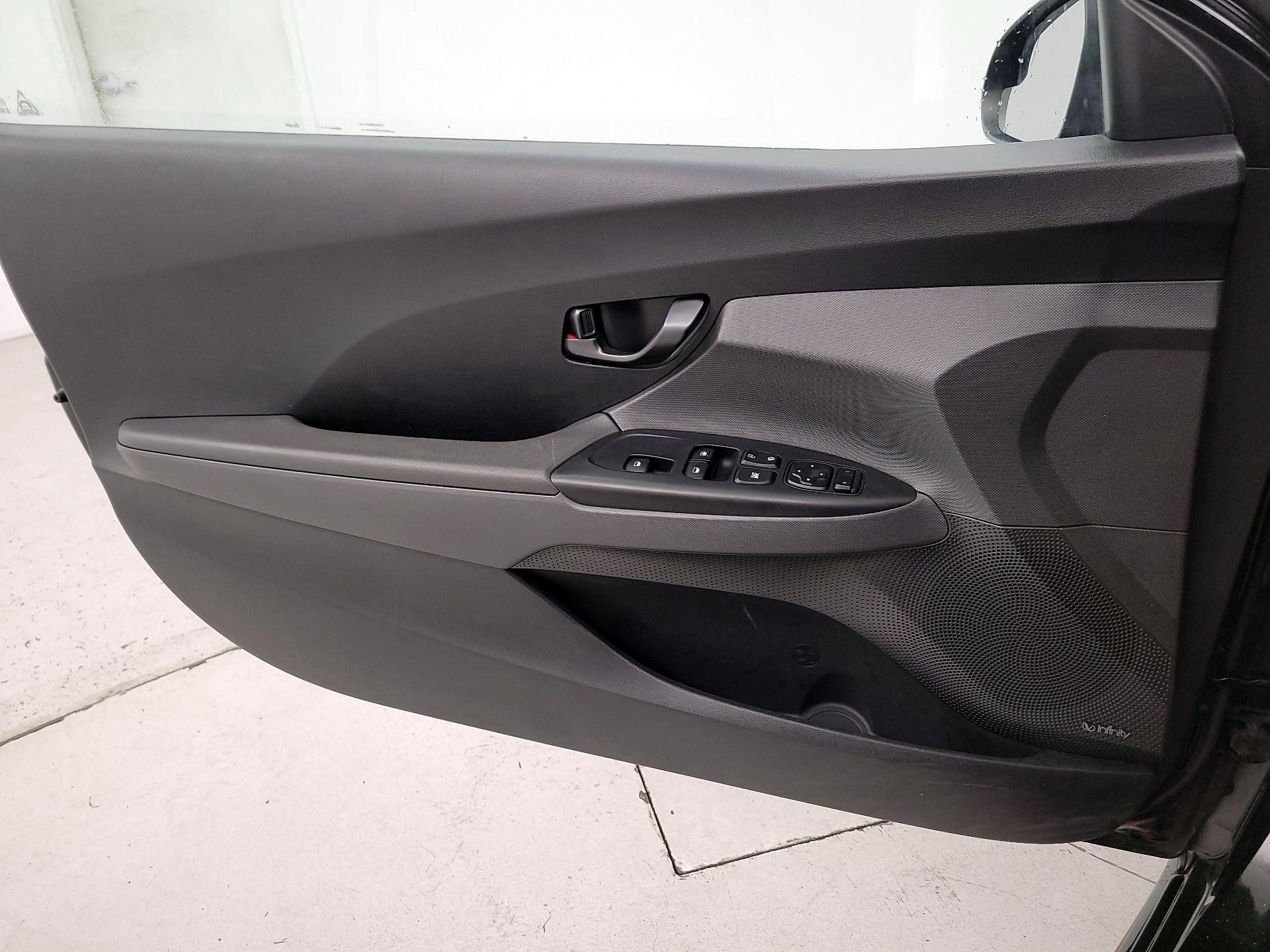 Thumbnail: 2020 Hyundai Veloster - 12