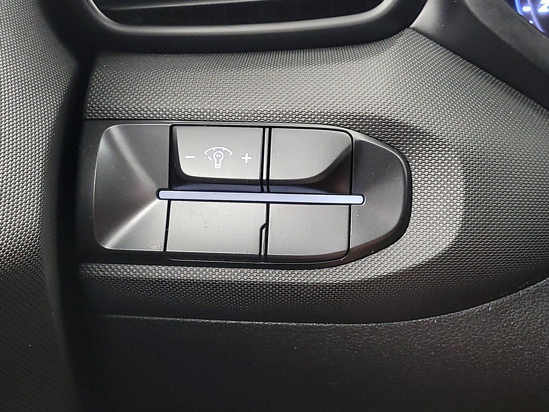 Thumbnail: 2020 Hyundai Veloster - 13