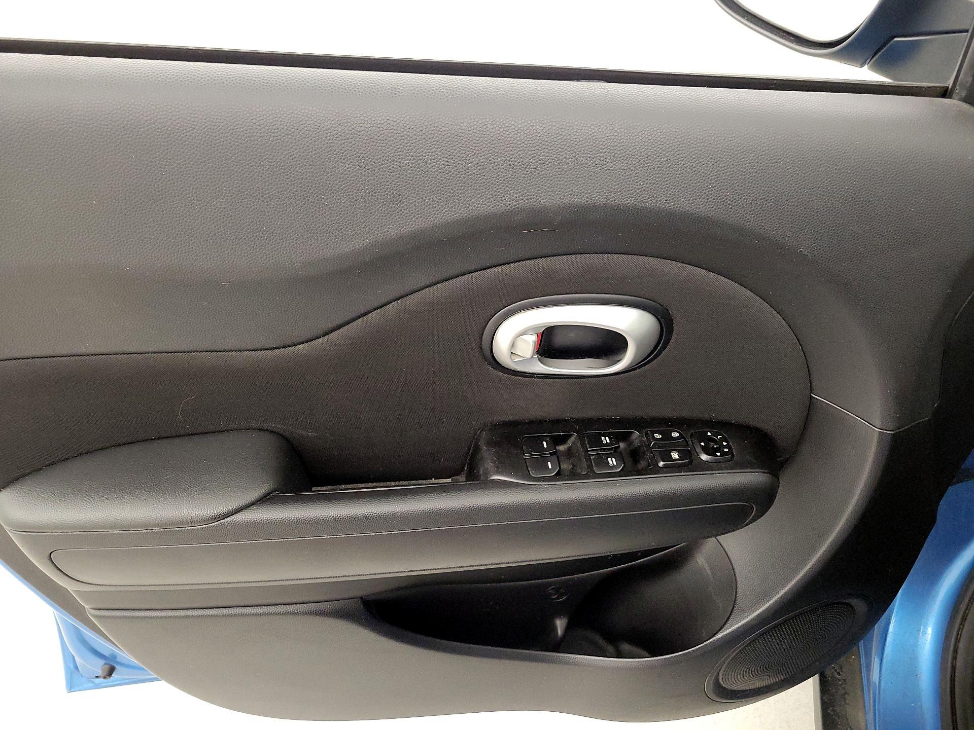 Thumbnail: 2016 Kia Soul - 12