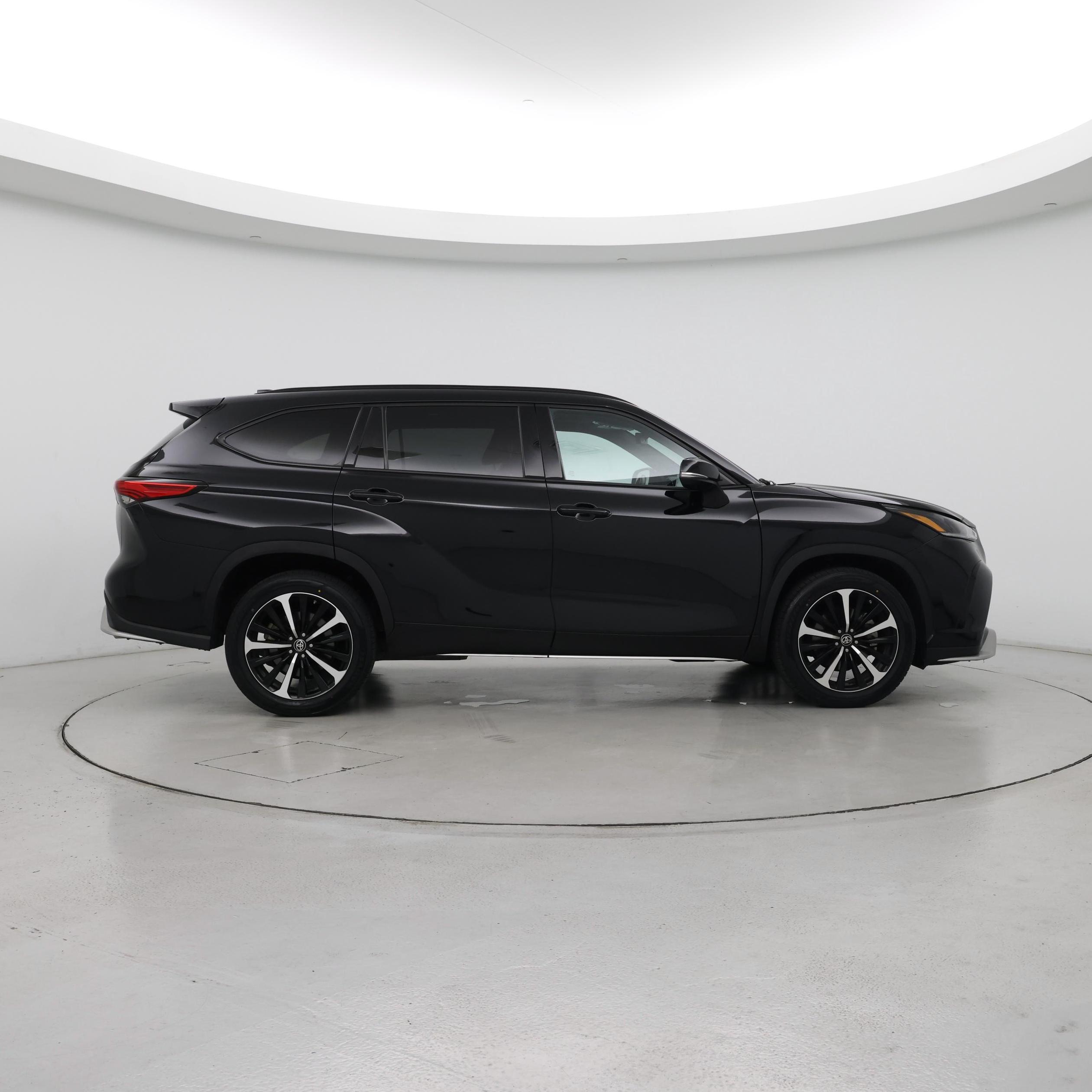 Thumbnail: 2021 Toyota Highlander - 7