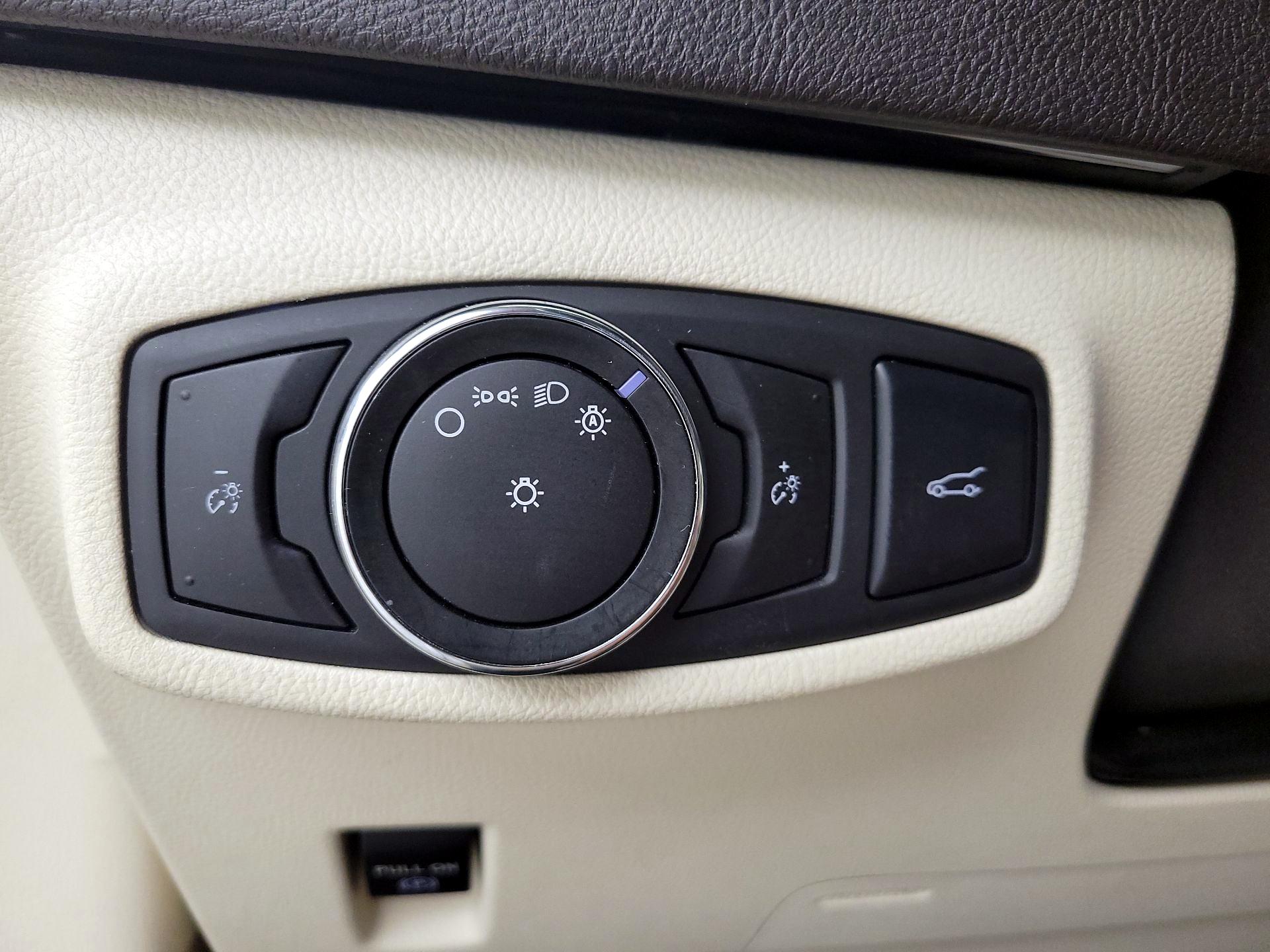 Thumbnail: 2016 Lincoln MKC - 13