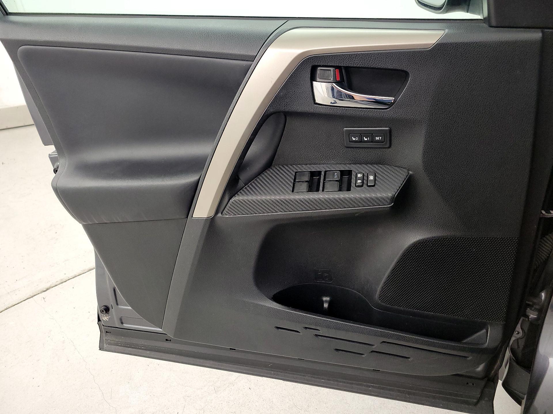Thumbnail: 2015 Toyota RAV4 - 12