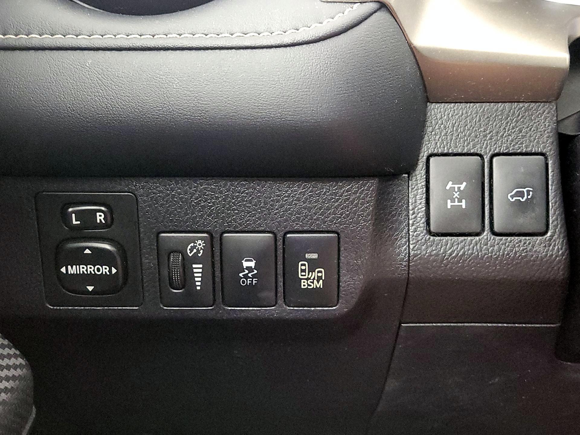 Thumbnail: 2015 Toyota RAV4 - 13