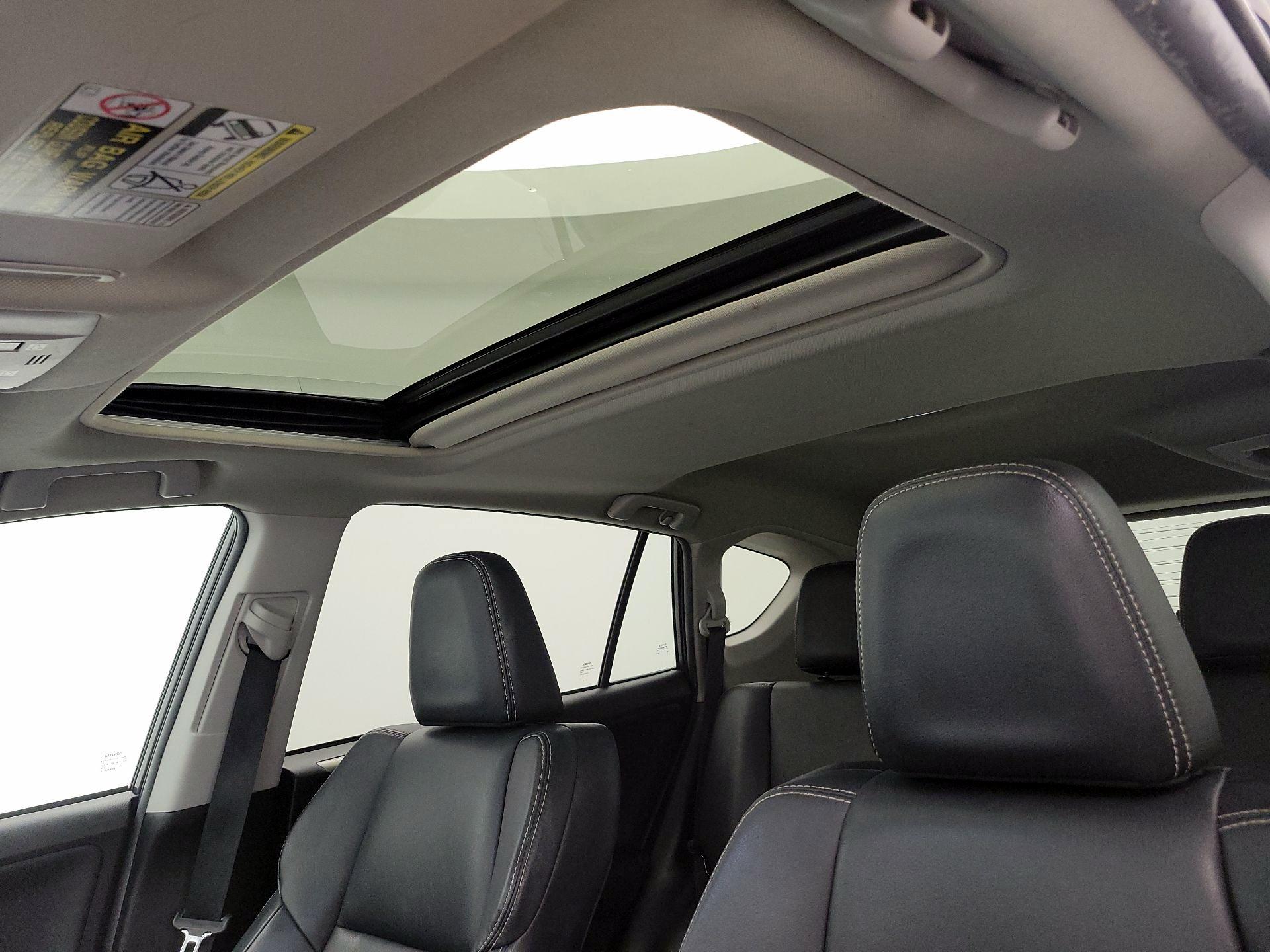 Thumbnail: 2015 Toyota RAV4 - 20