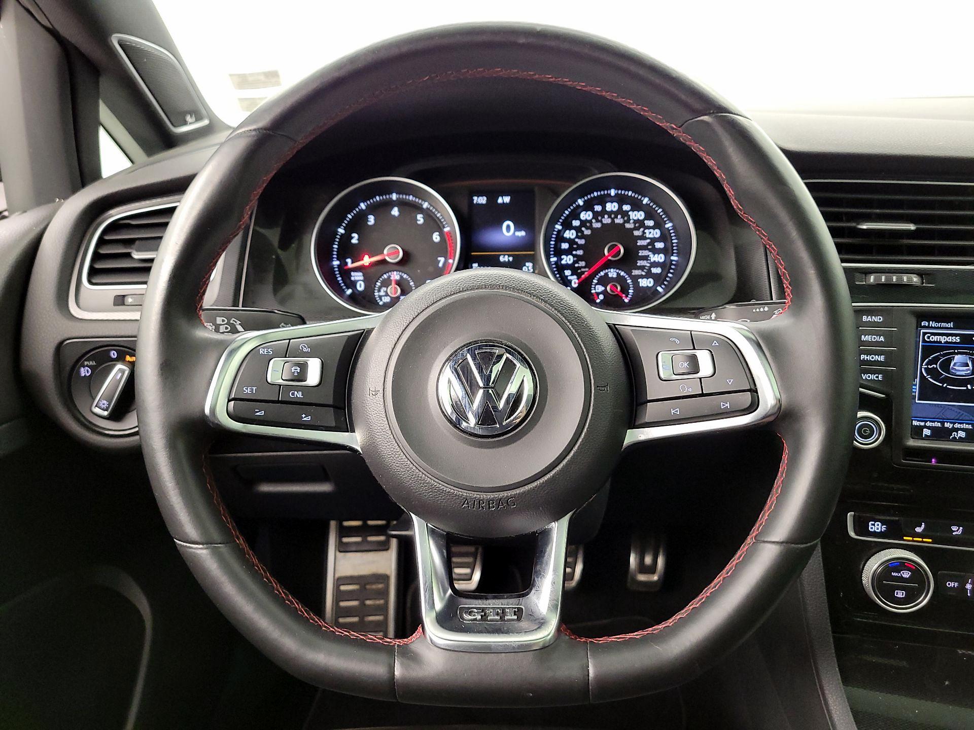 Thumbnail: 2016 Volkswagen Golf - 10