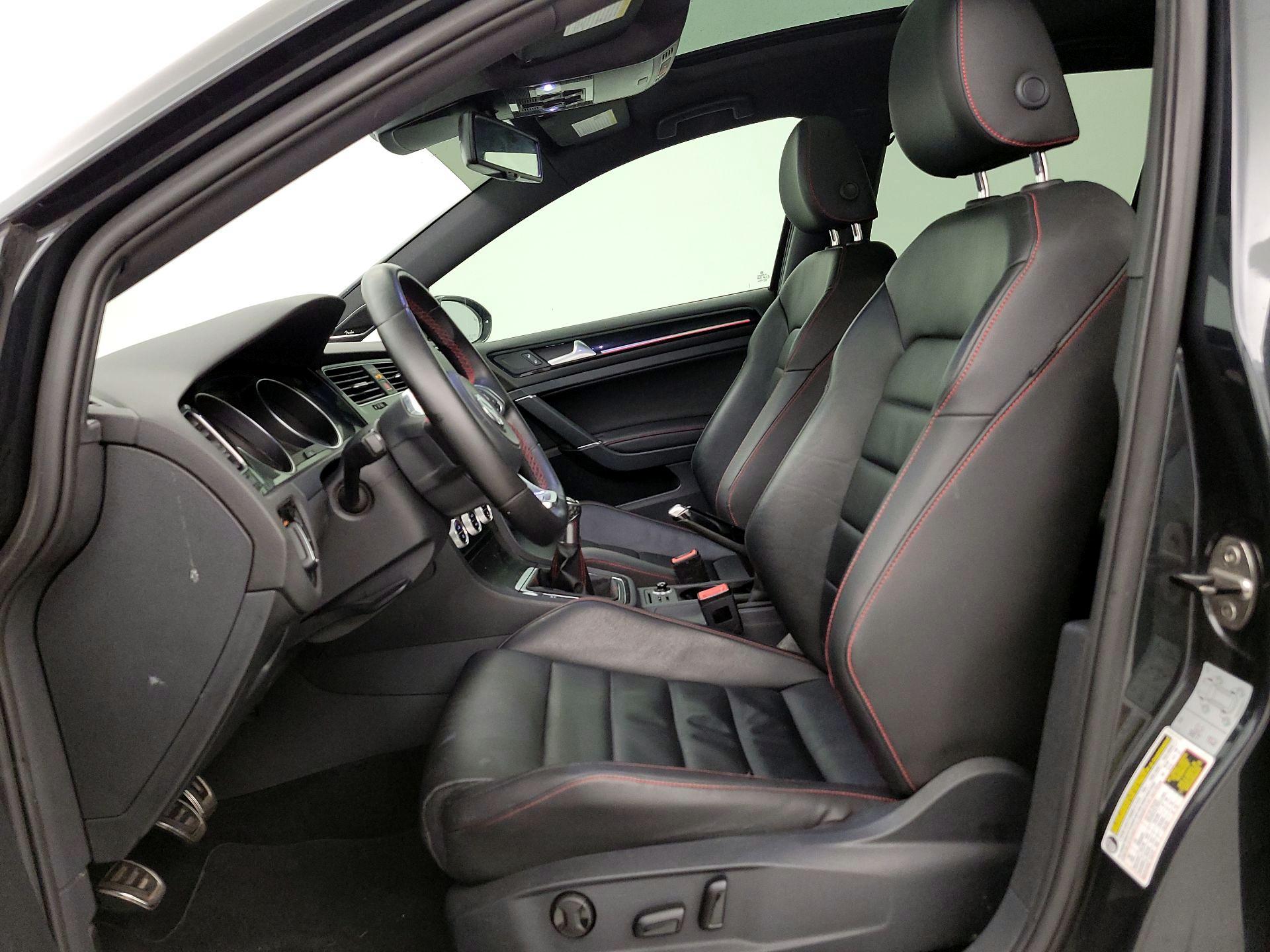 Thumbnail: 2016 Volkswagen Golf - 11