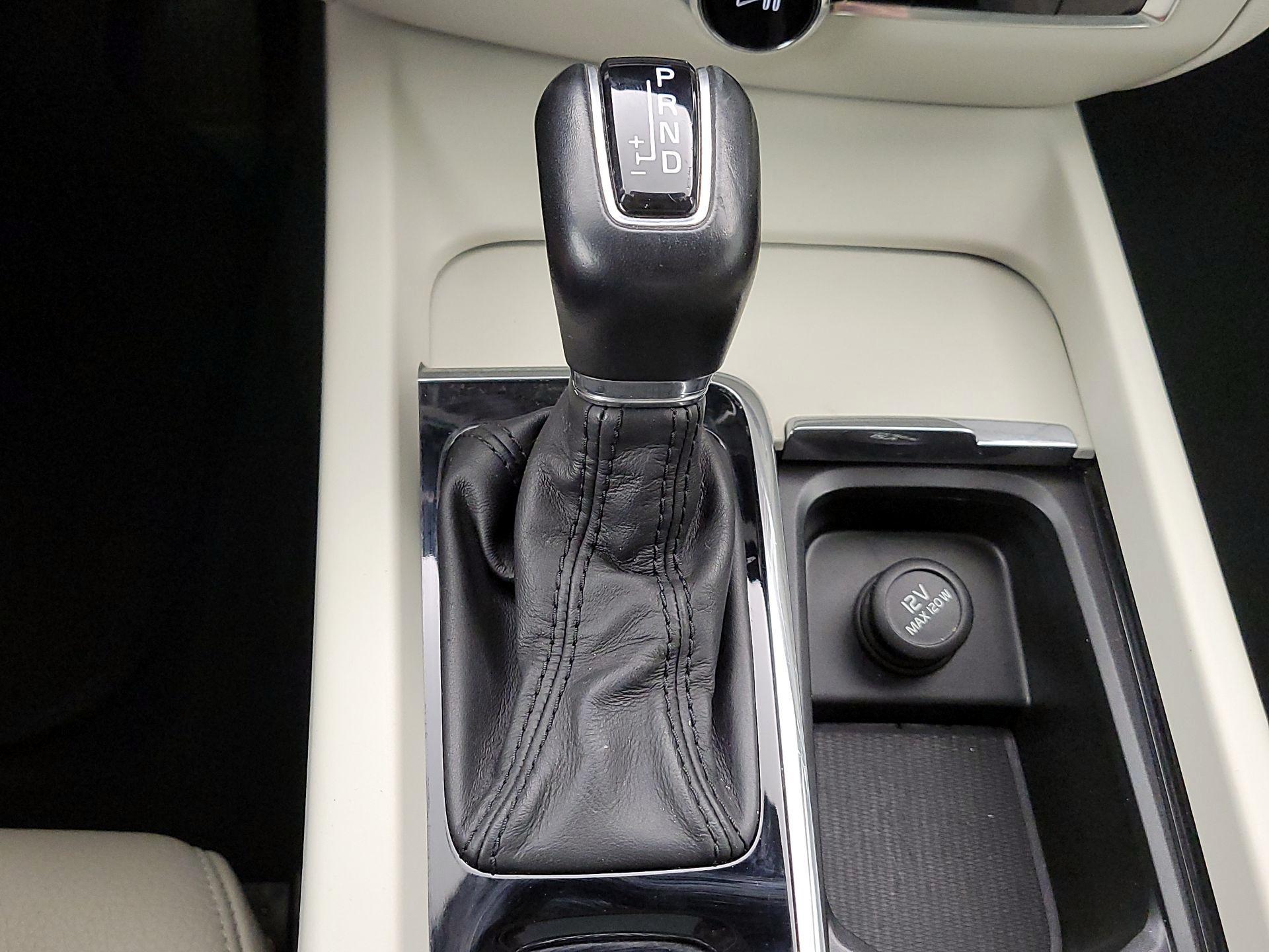 Thumbnail: 2019 Volvo S60 - 18