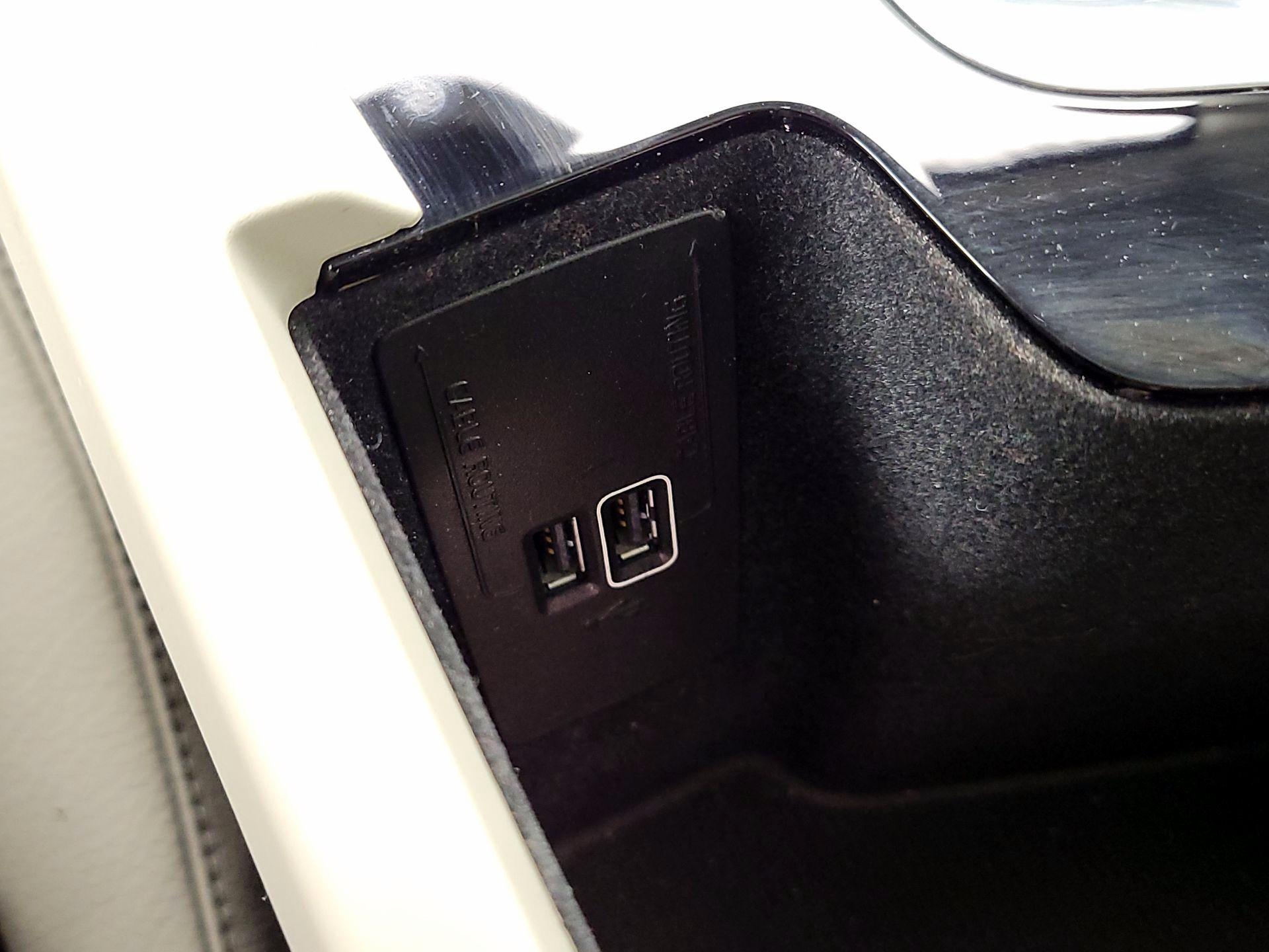 Thumbnail: 2019 Volvo S60 - 19