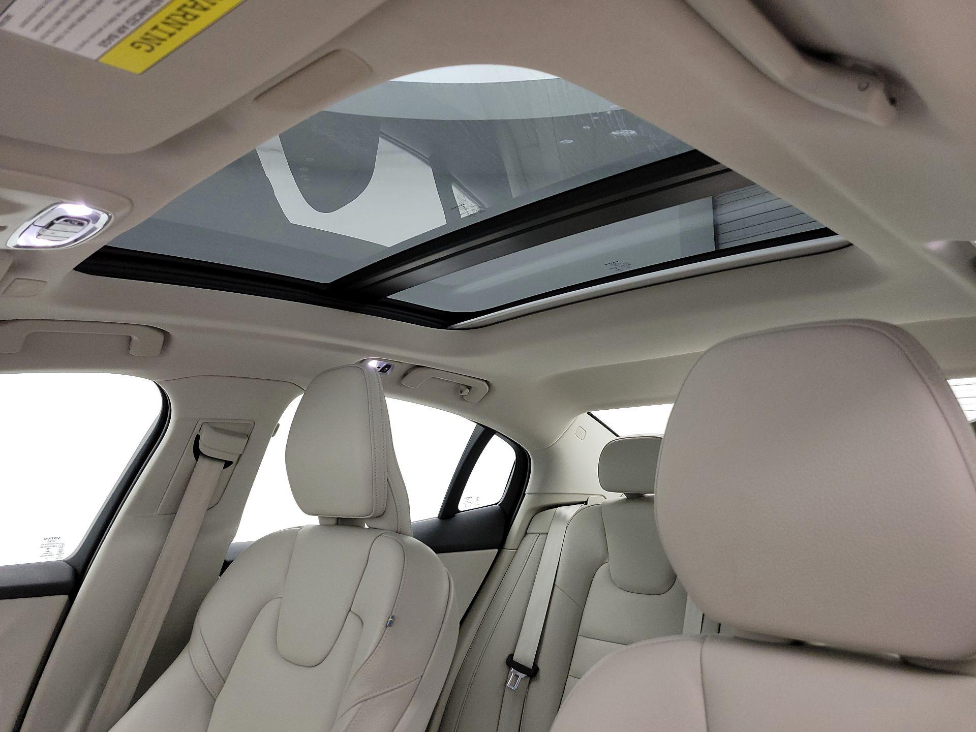 Thumbnail: 2019 Volvo S60 - 20