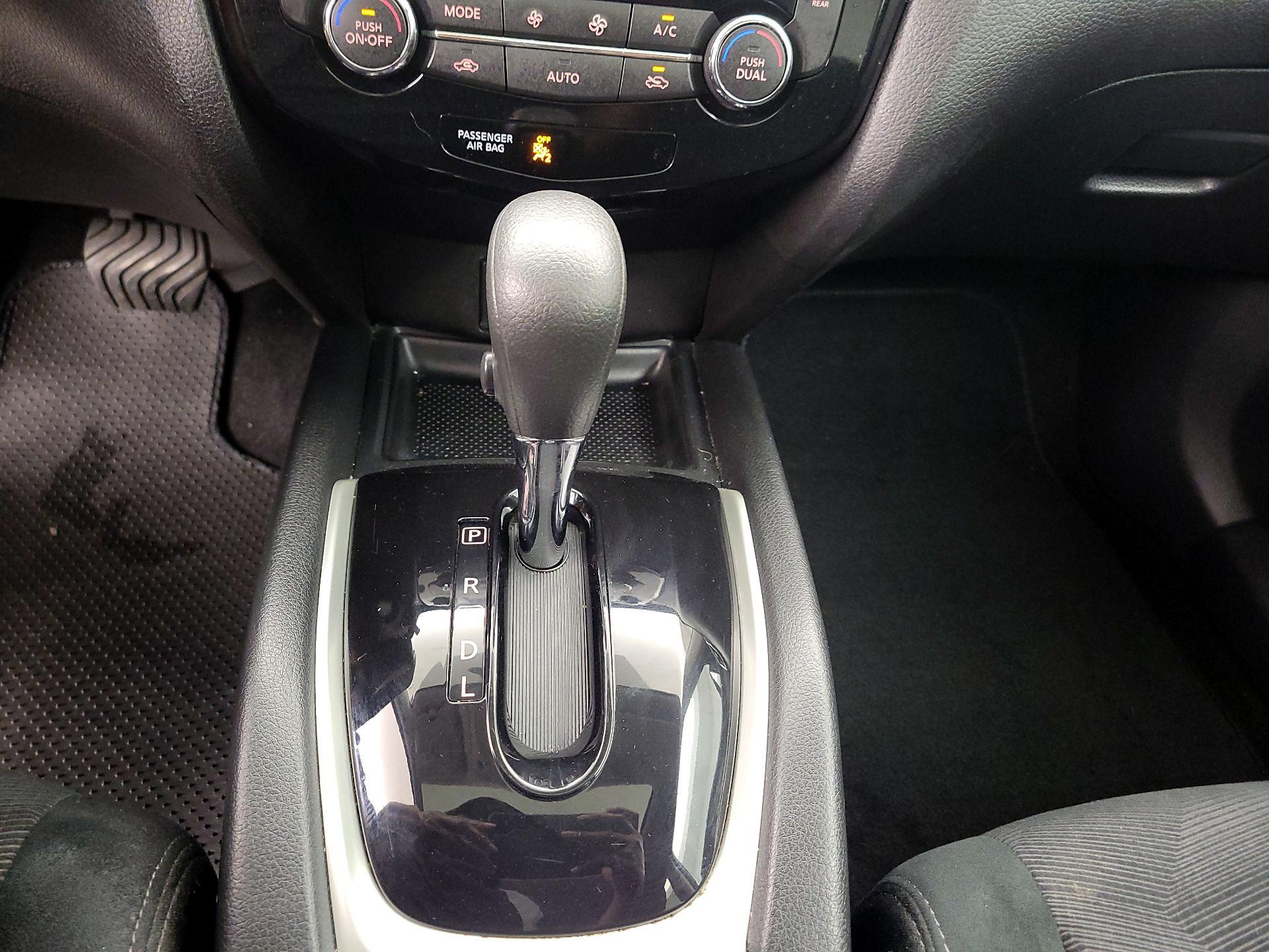 Thumbnail: 2016 Nissan Rogue - 17