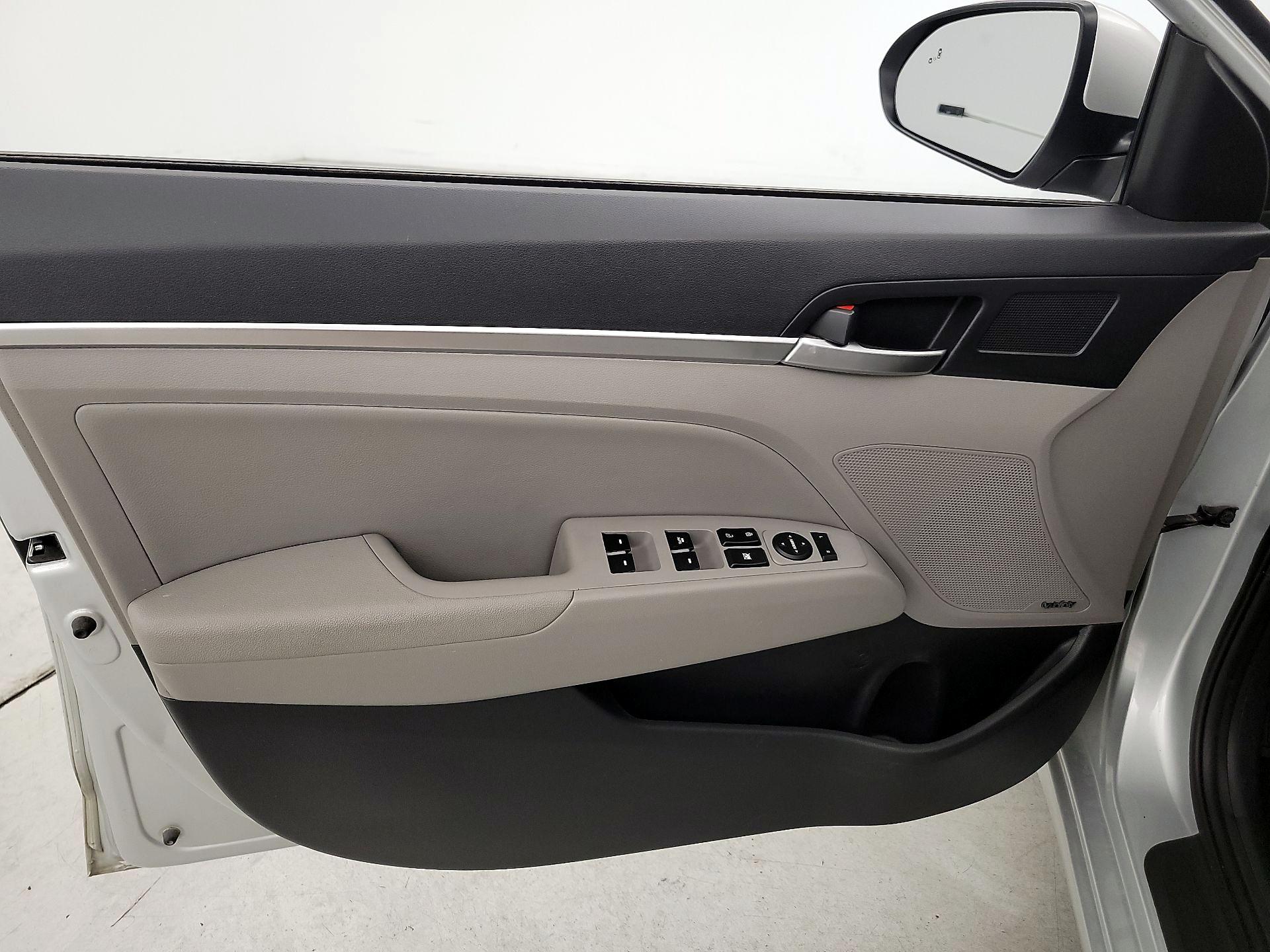 Thumbnail: 2019 Hyundai Elantra - 12
