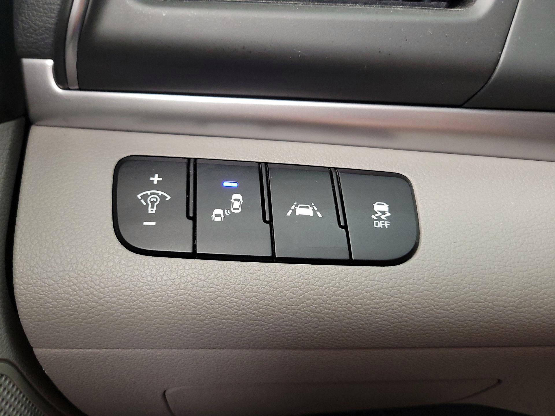Thumbnail: 2019 Hyundai Elantra - 13