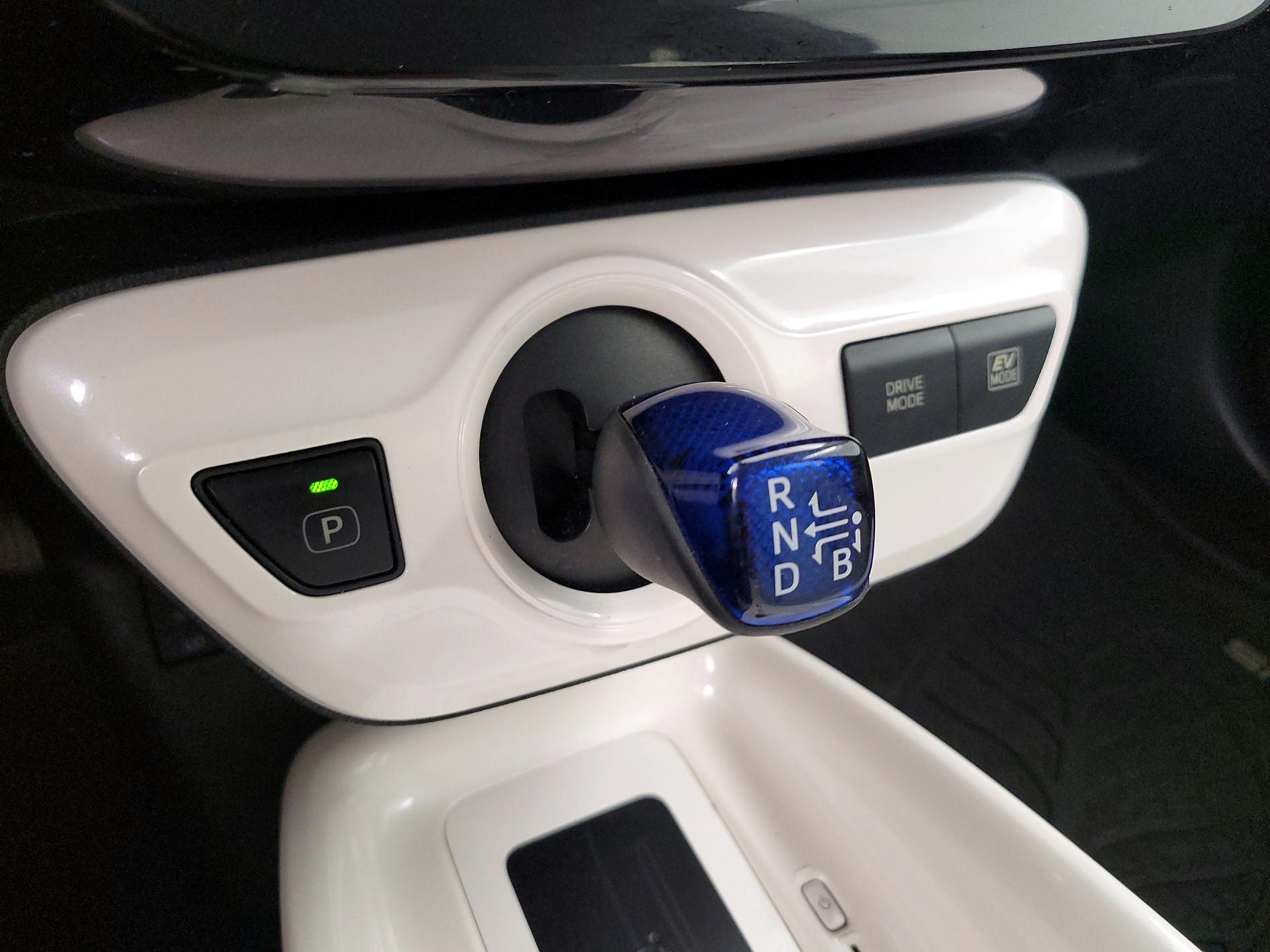 Thumbnail: 2016 Toyota Prius - 18