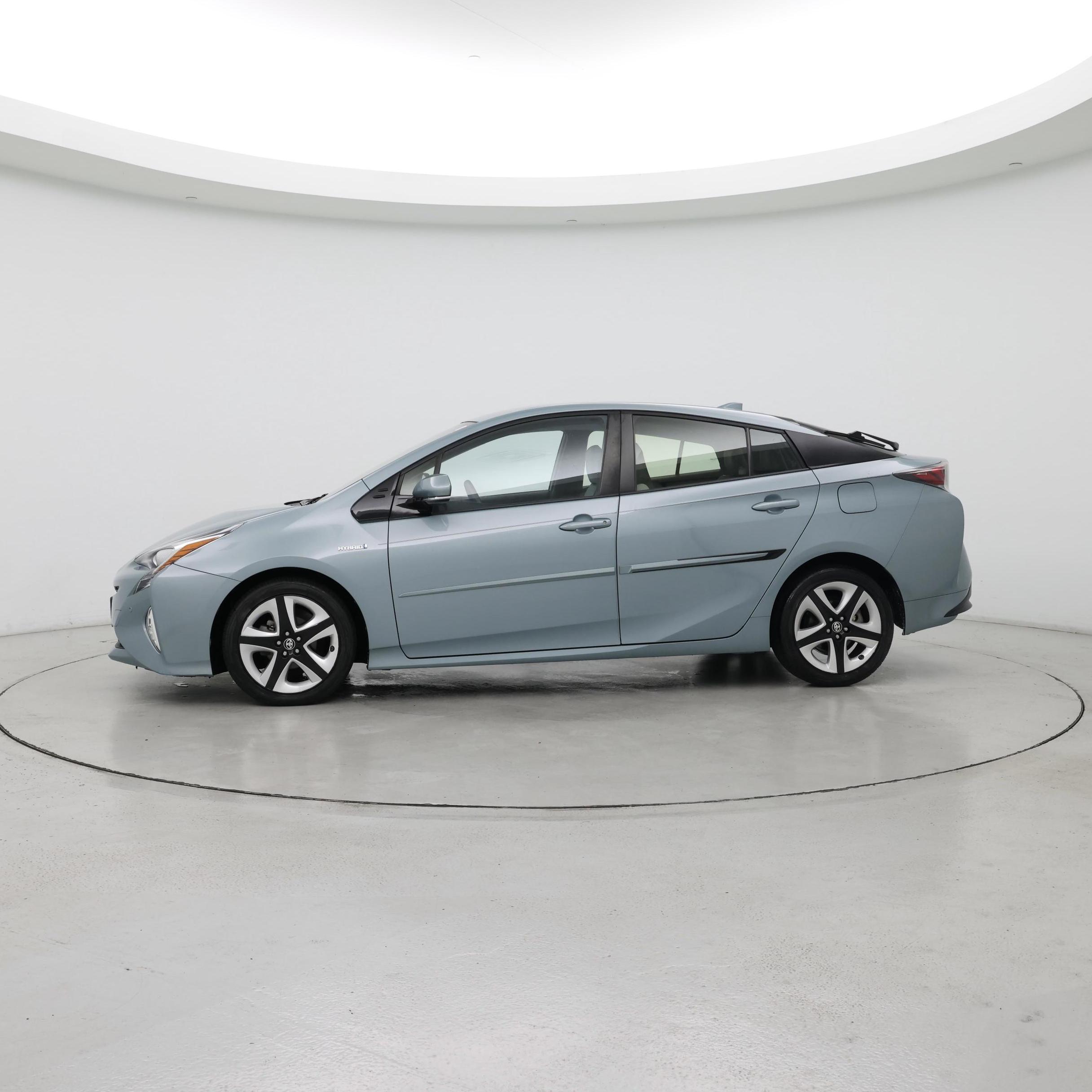 Thumbnail: 2016 Toyota Prius - 3