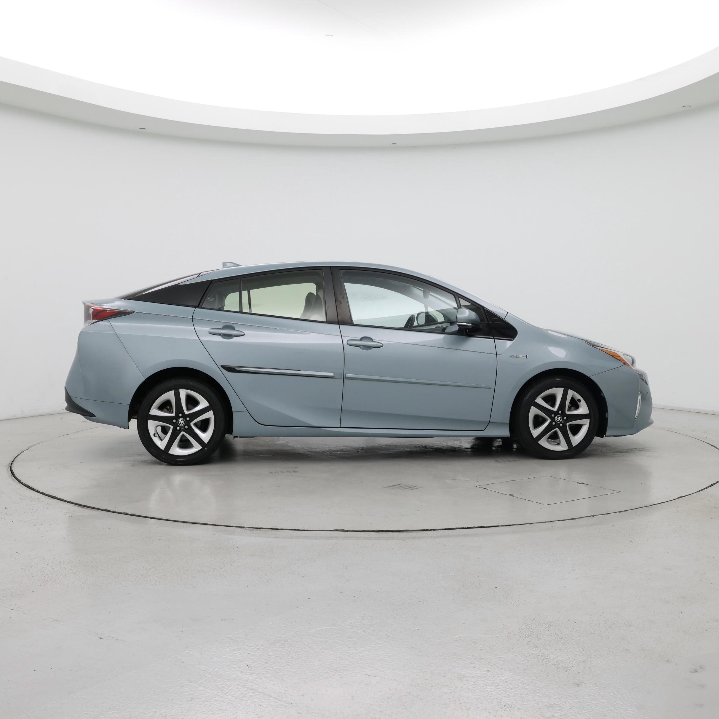 Thumbnail: 2016 Toyota Prius - 7