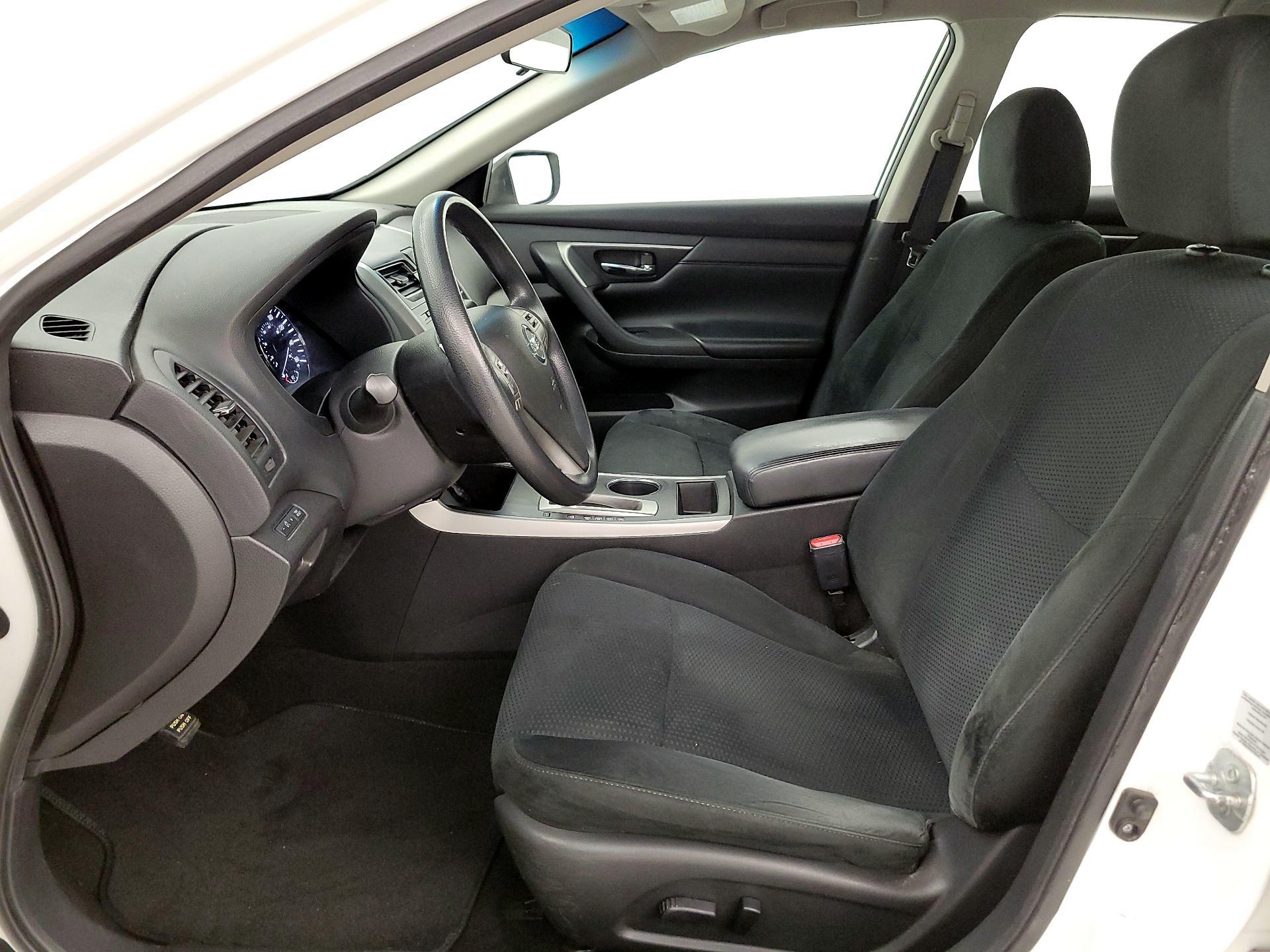 Thumbnail: 2015 Nissan Altima - 11