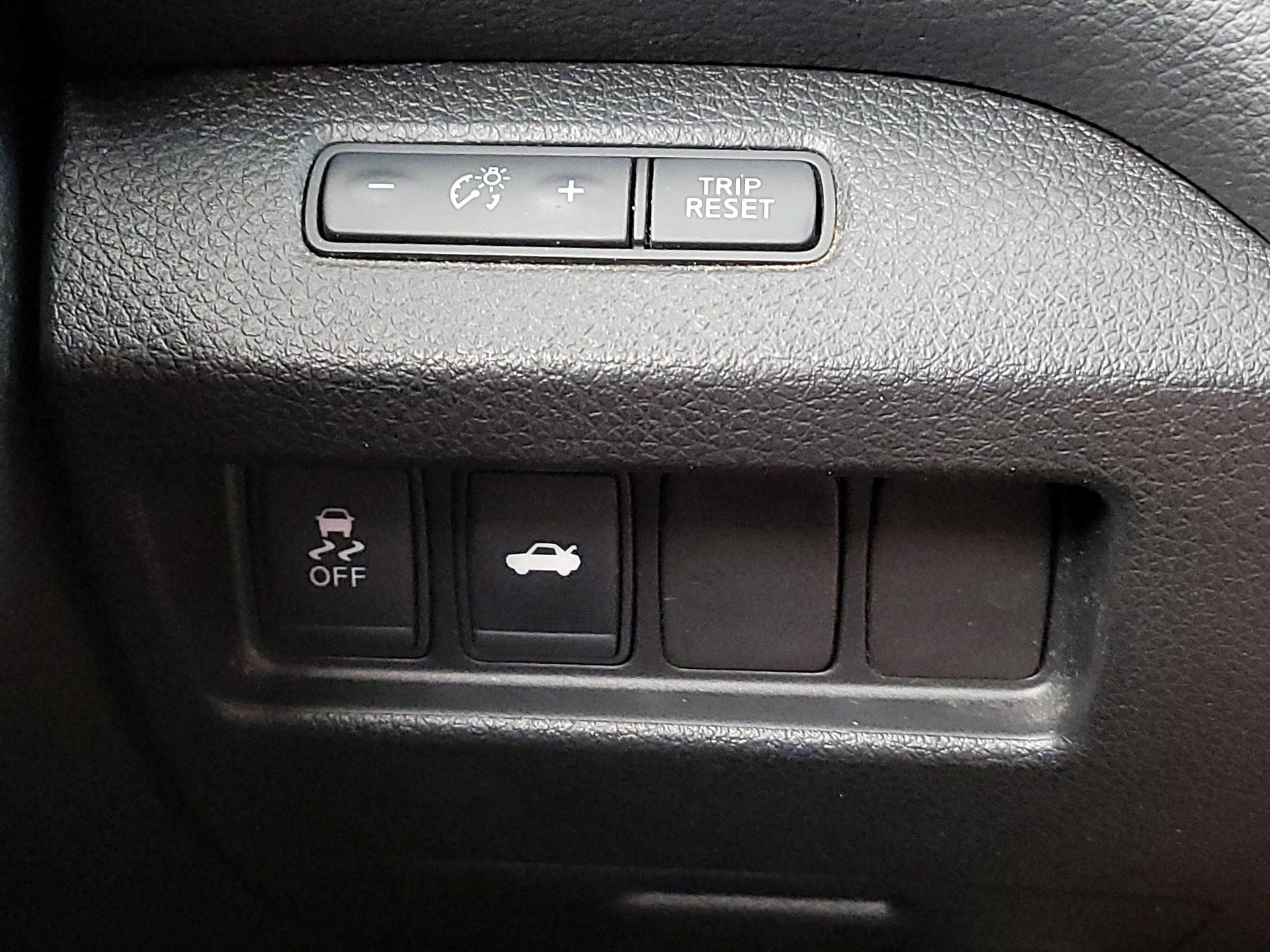 Thumbnail: 2015 Nissan Altima - 13