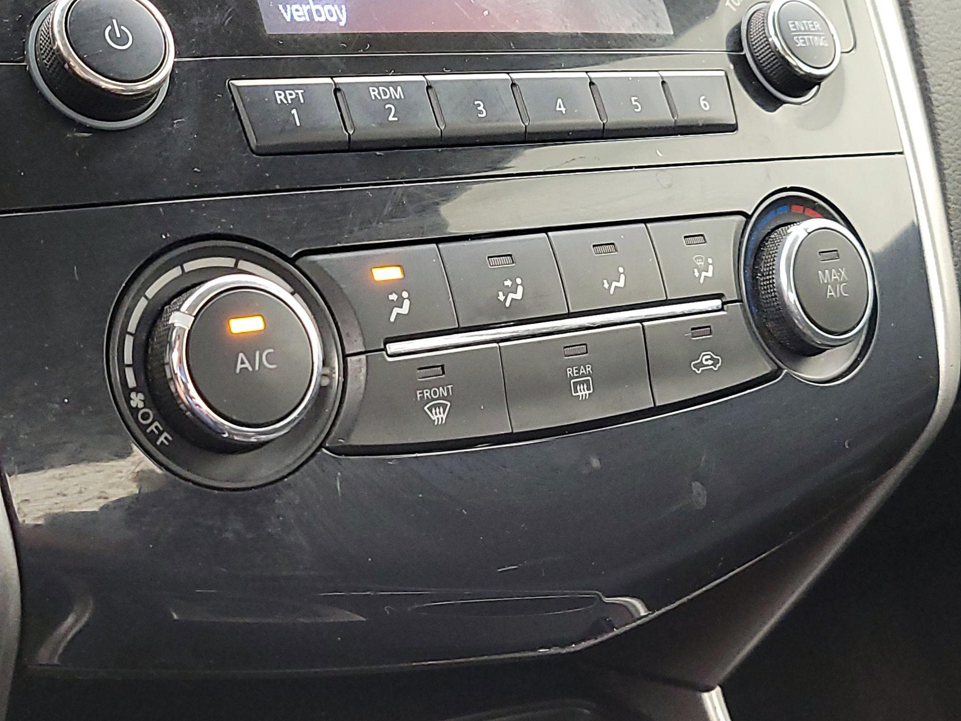 Thumbnail: 2015 Nissan Altima - 16