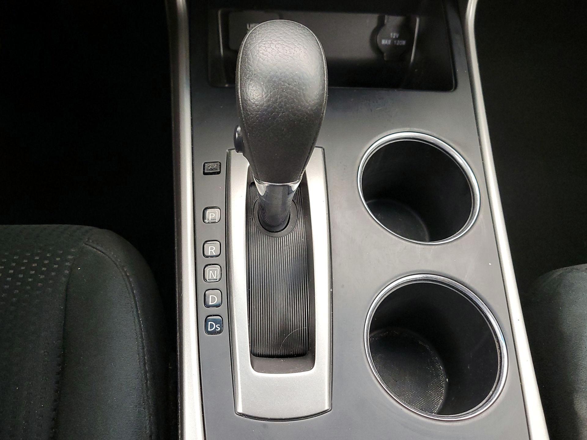 Thumbnail: 2015 Nissan Altima - 17