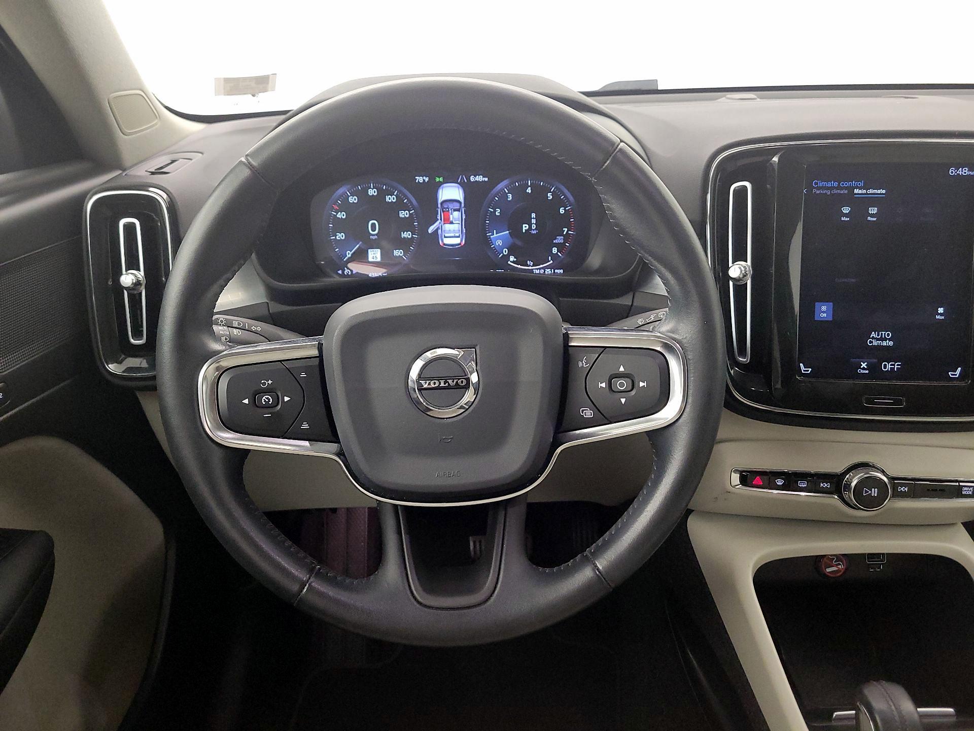 Thumbnail: 2020 Volvo XC40 - 10