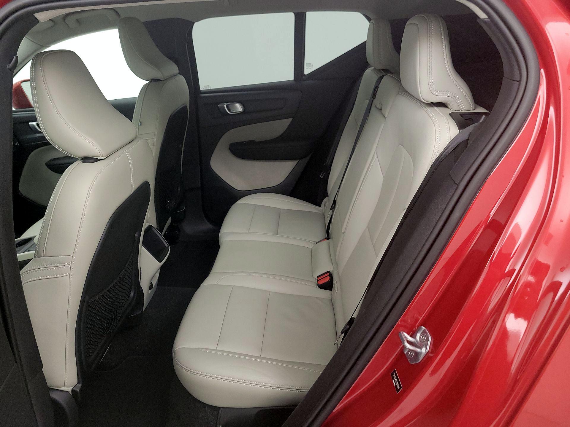 Thumbnail: 2020 Volvo XC40 - 19