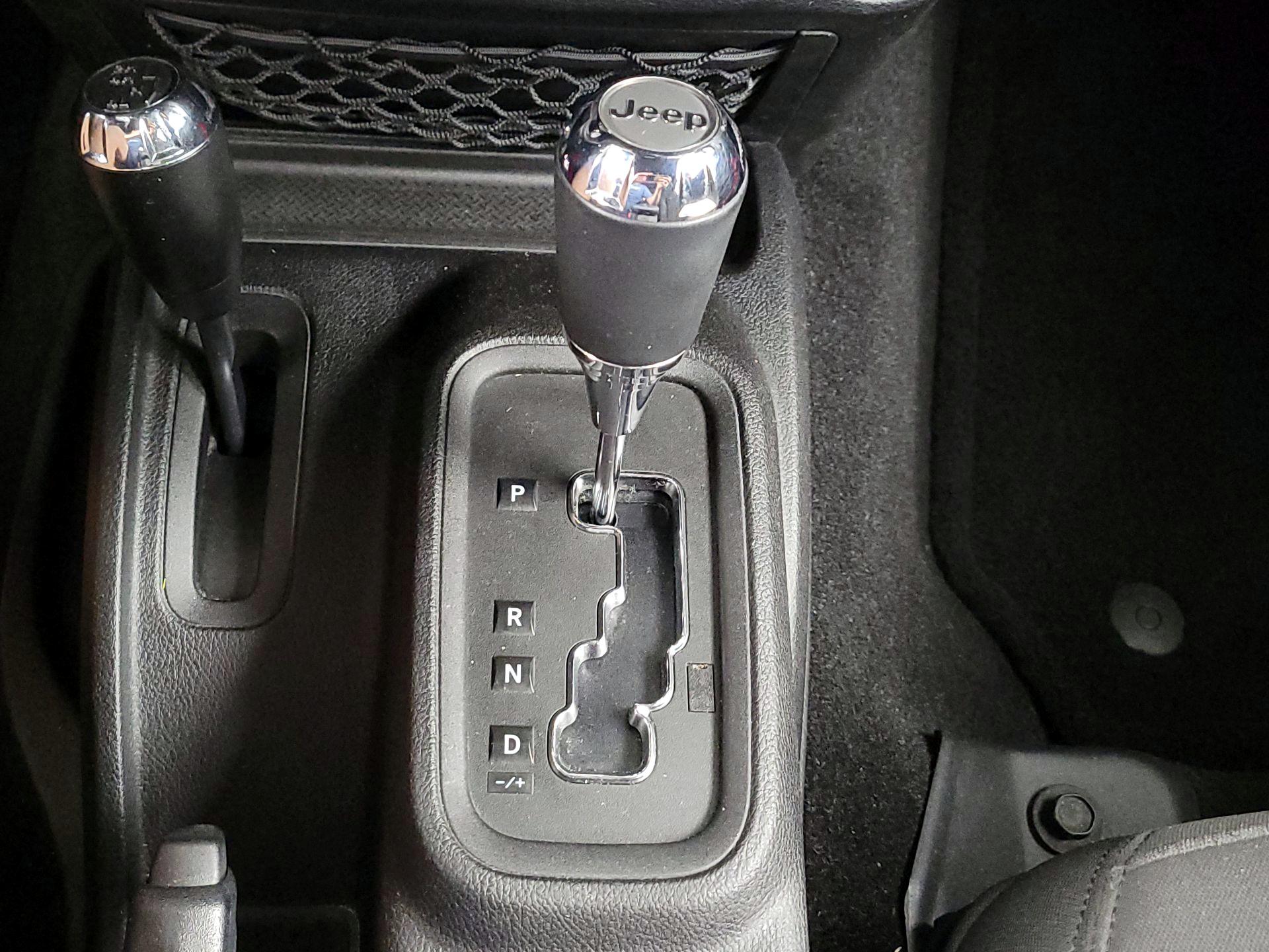 Thumbnail: 2014 Jeep Wrangler - 15