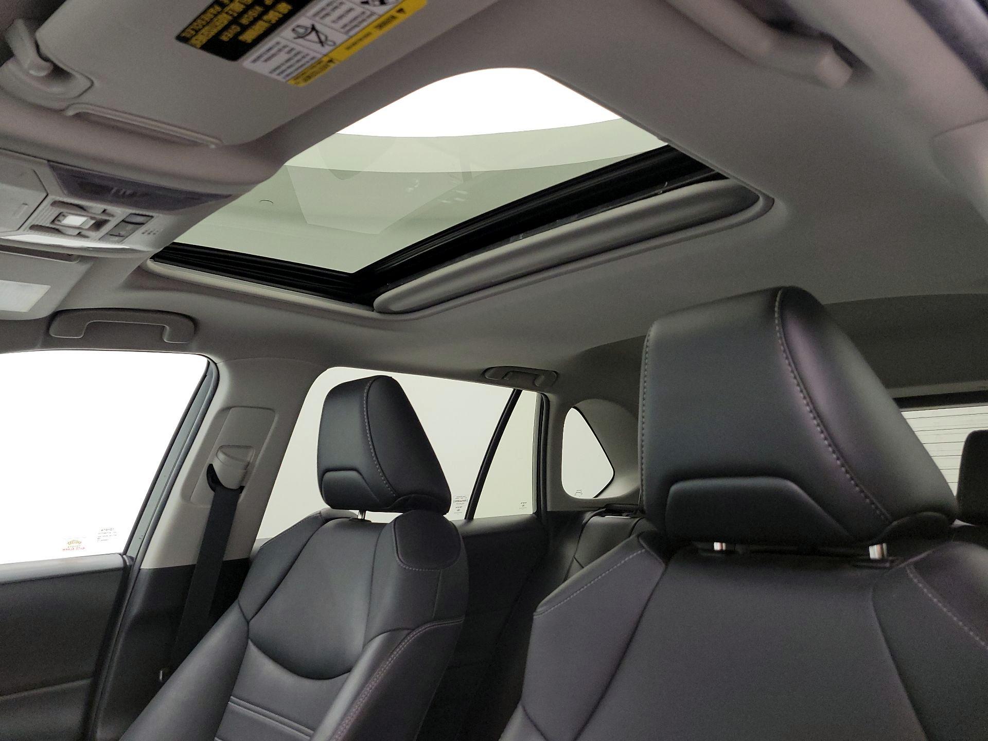 Thumbnail: 2022 Toyota RAV4 - 19