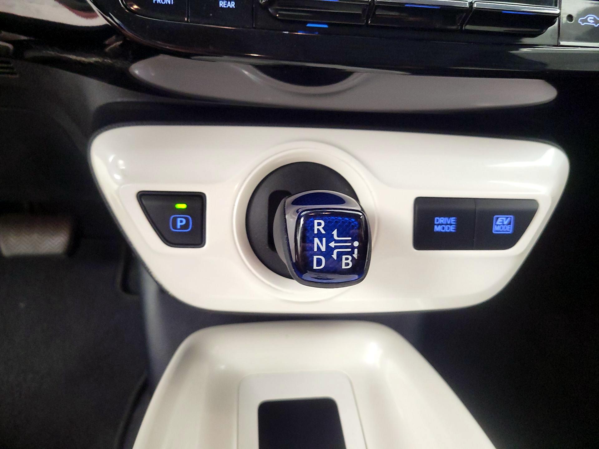 Thumbnail: 2017 Toyota Prius - 18