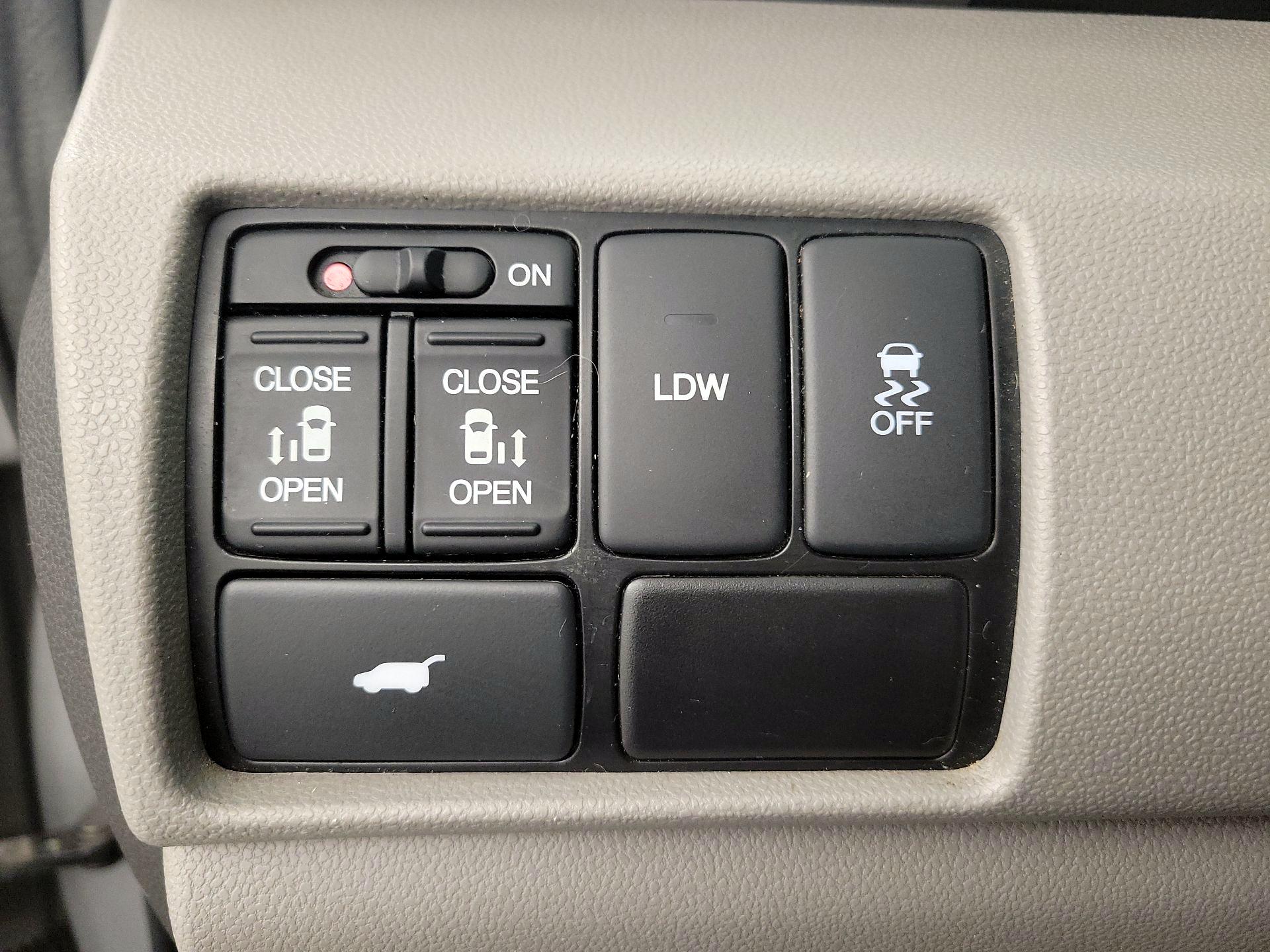 Thumbnail: 2015 Honda Odyssey - 13