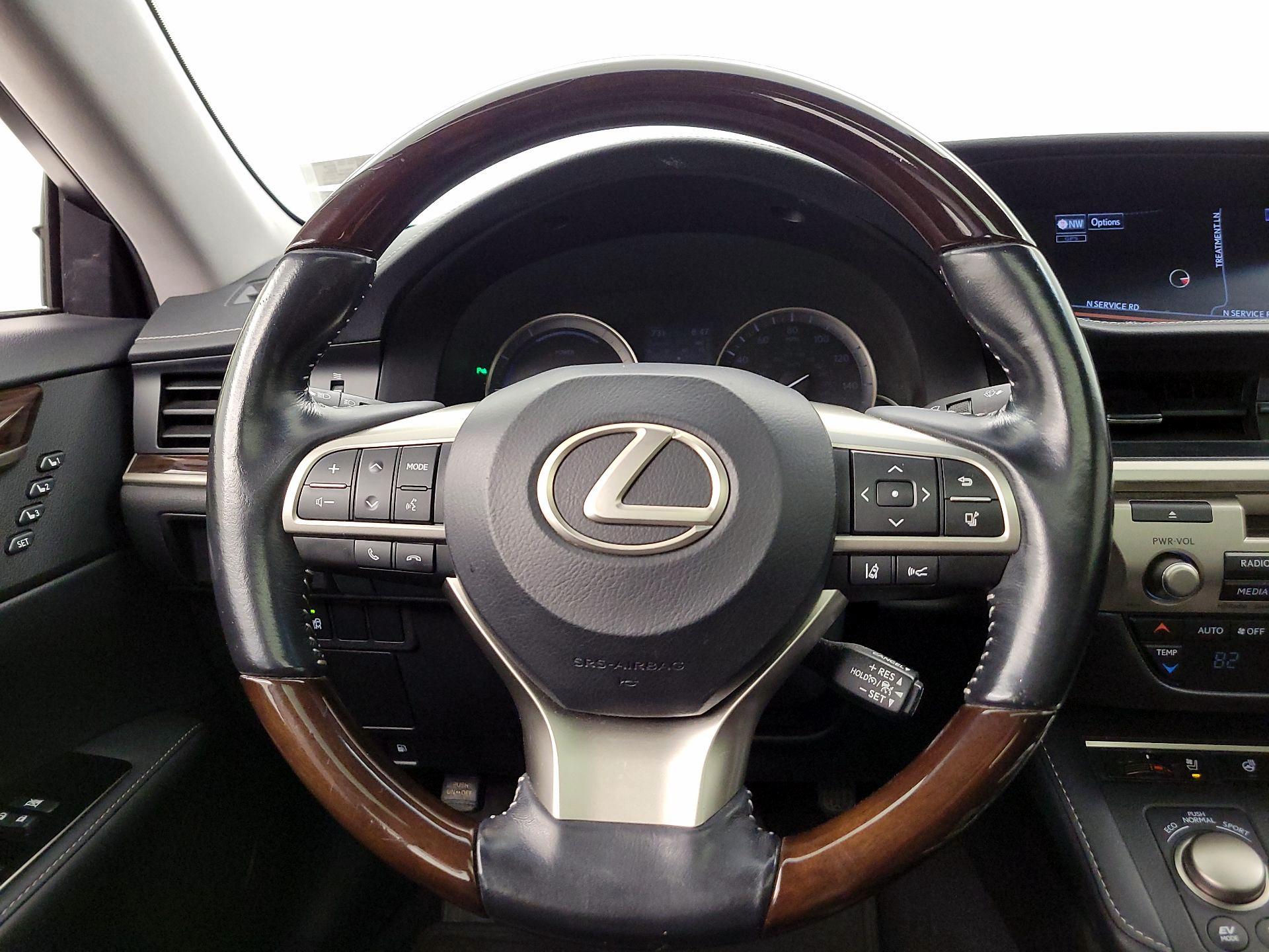 Thumbnail: 2016 Lexus ES - 10