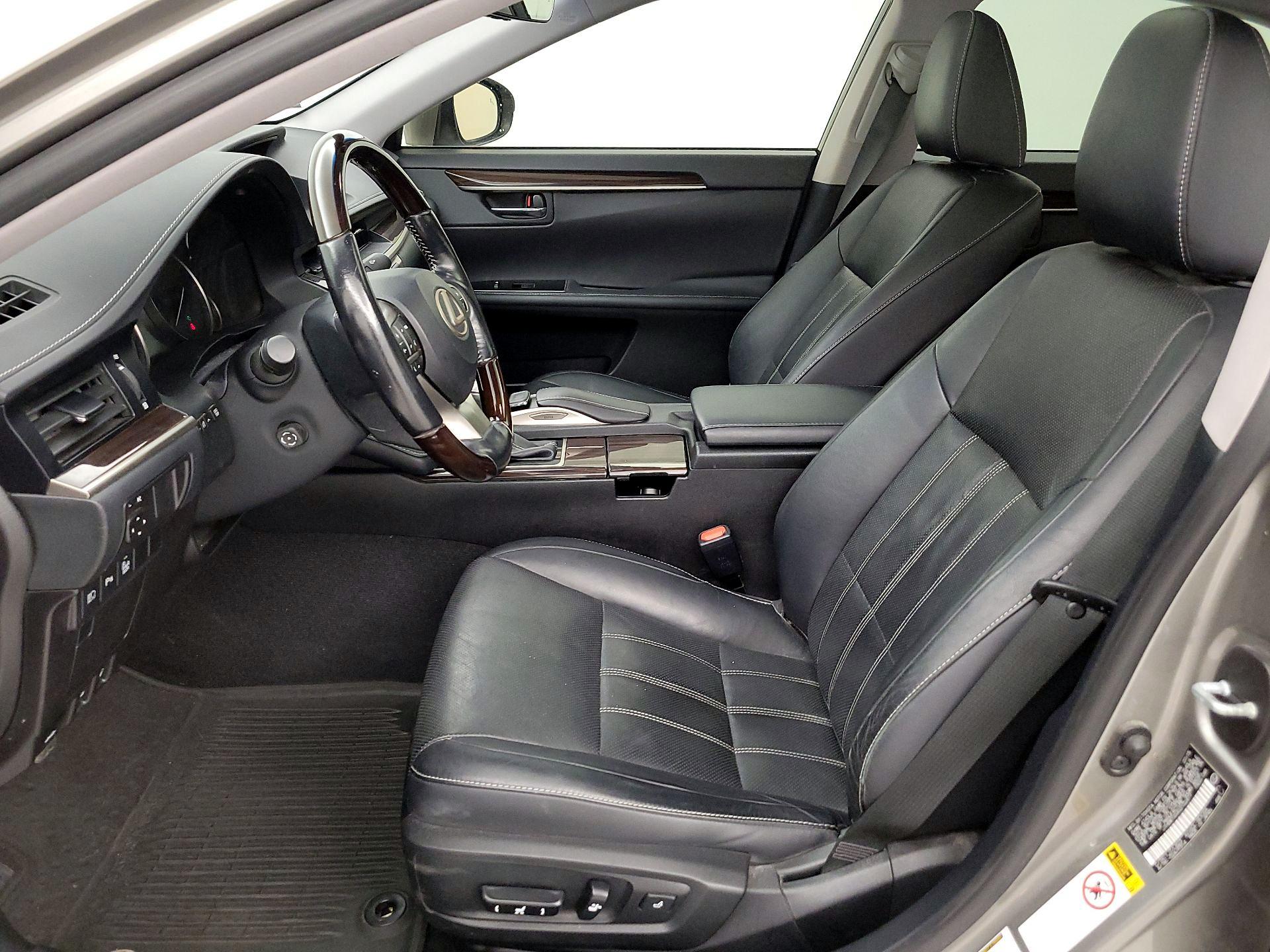 Thumbnail: 2016 Lexus ES - 11