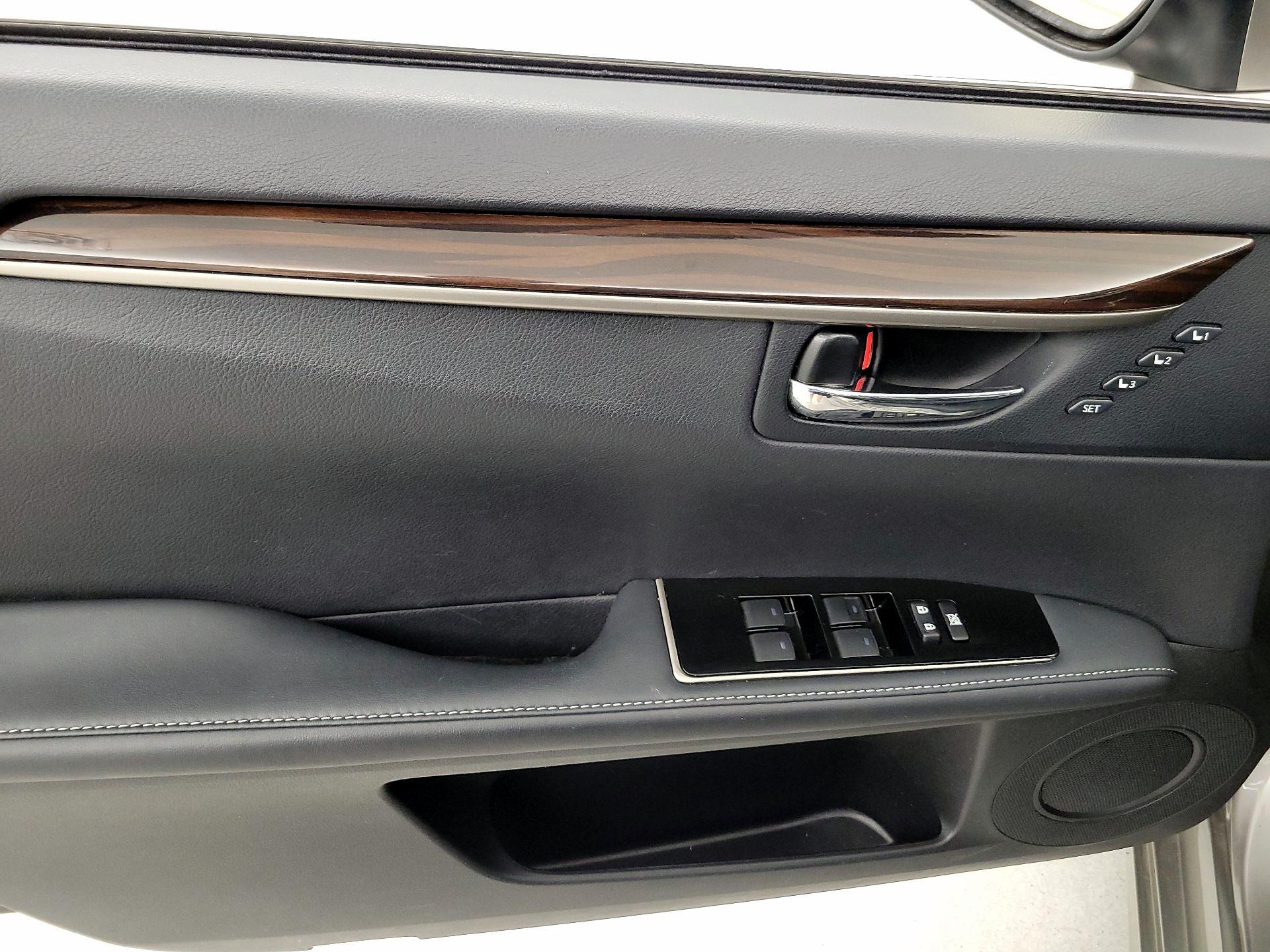 Thumbnail: 2016 Lexus ES - 12