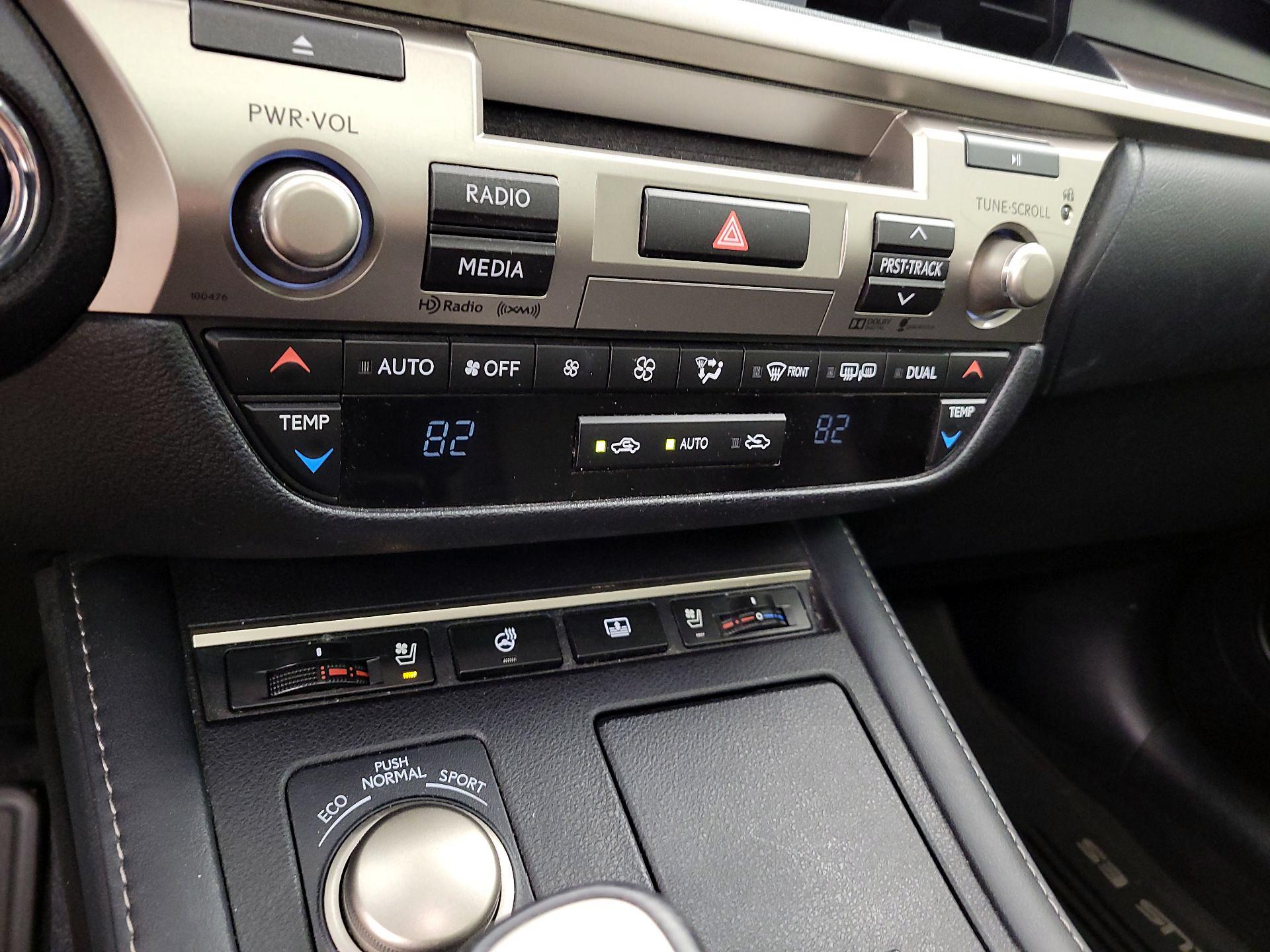 Thumbnail: 2016 Lexus ES - 17