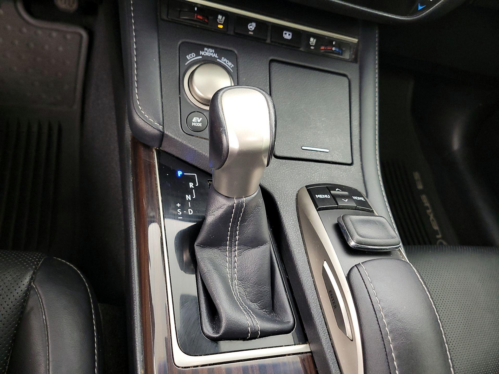 Thumbnail: 2016 Lexus ES - 18