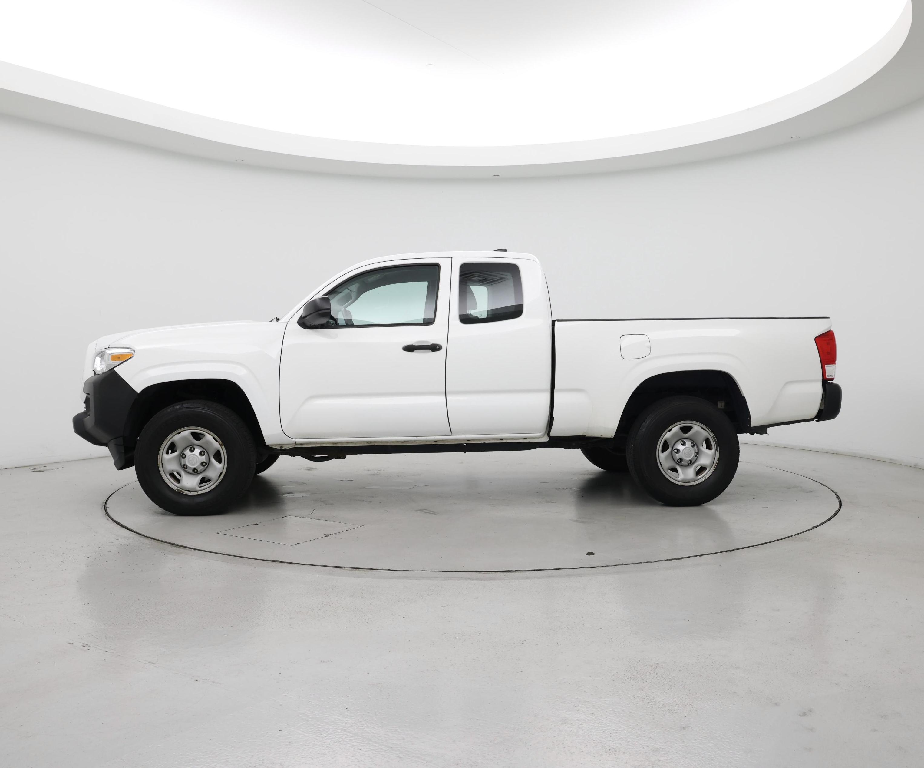 Thumbnail: 2016 Toyota Tacoma - 3
