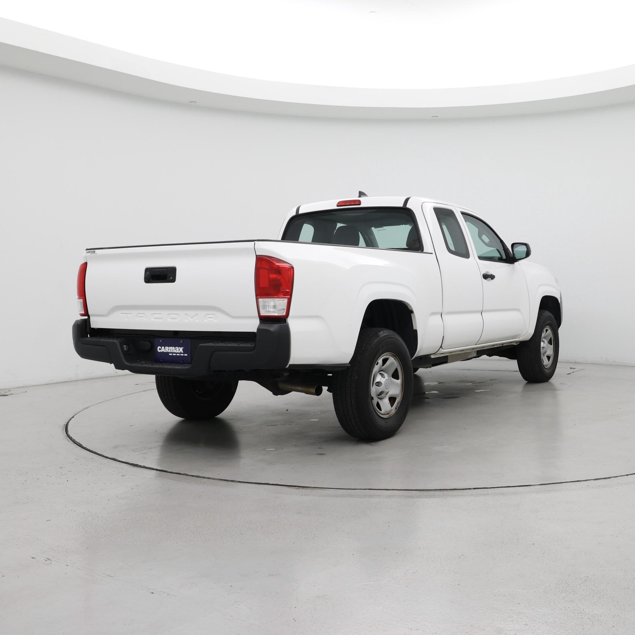 Thumbnail: 2016 Toyota Tacoma - 8