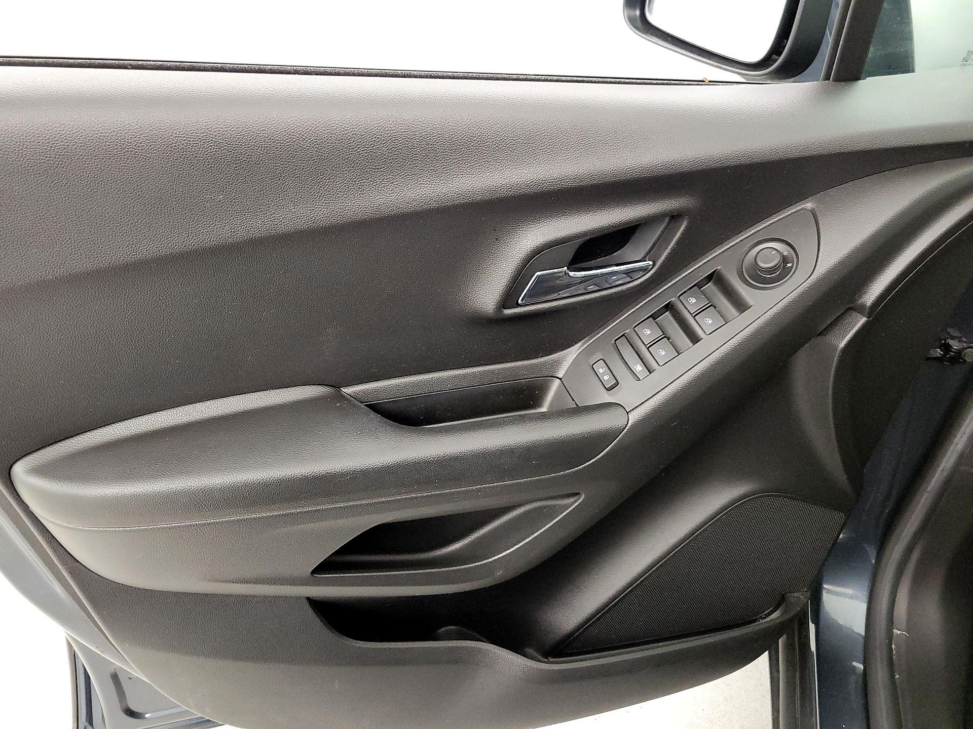 Thumbnail: 2021 Chevrolet Trax - 12