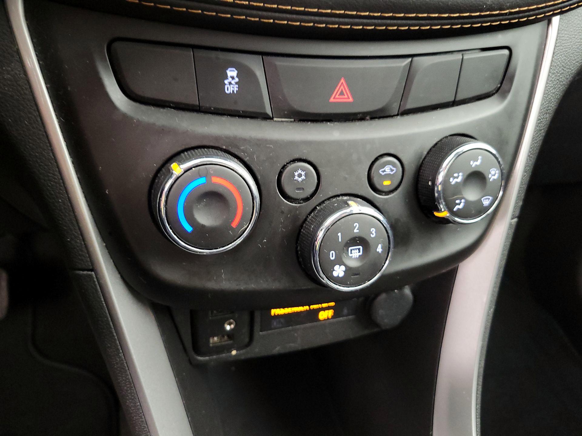 Thumbnail: 2021 Chevrolet Trax - 16