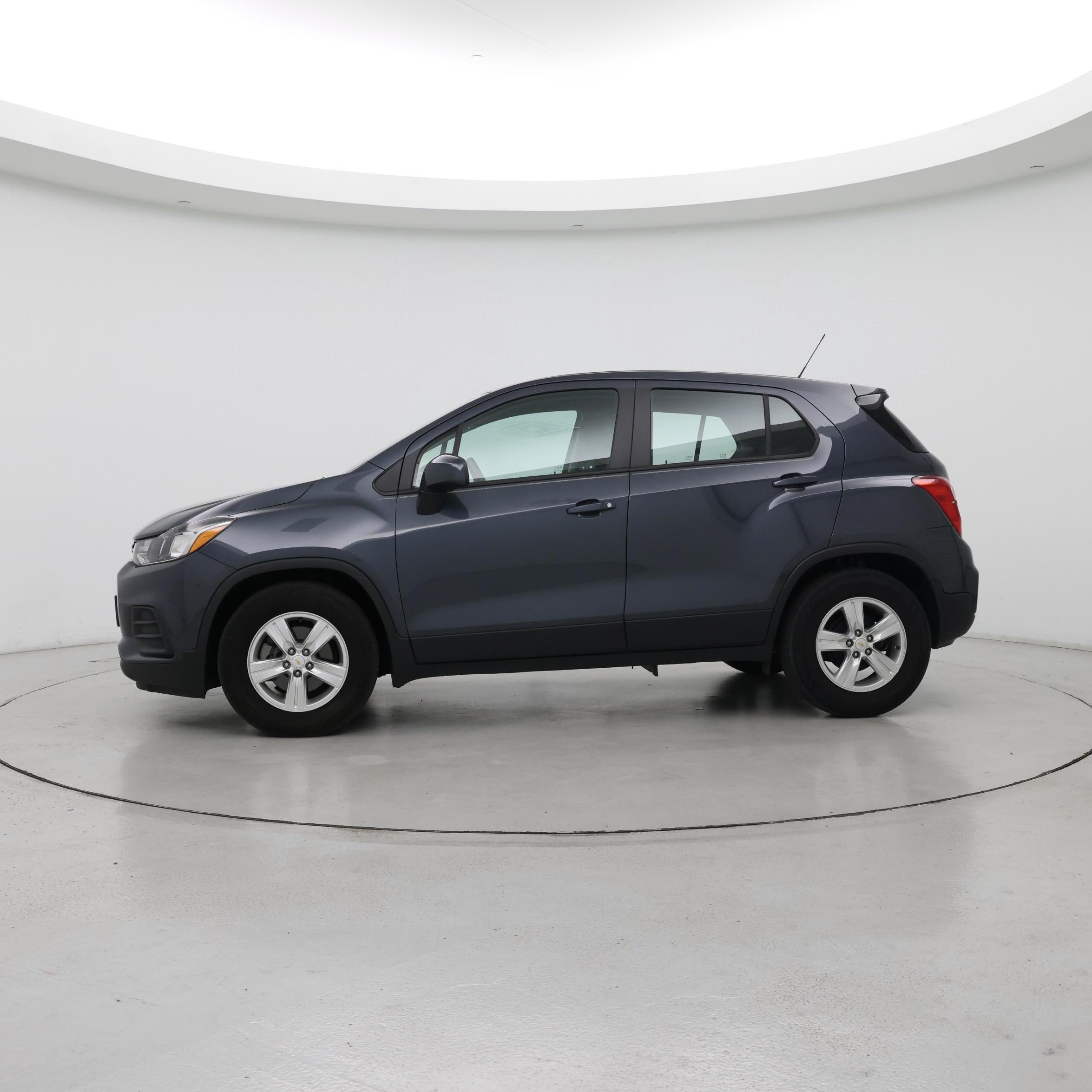 Thumbnail: 2021 Chevrolet Trax - 3