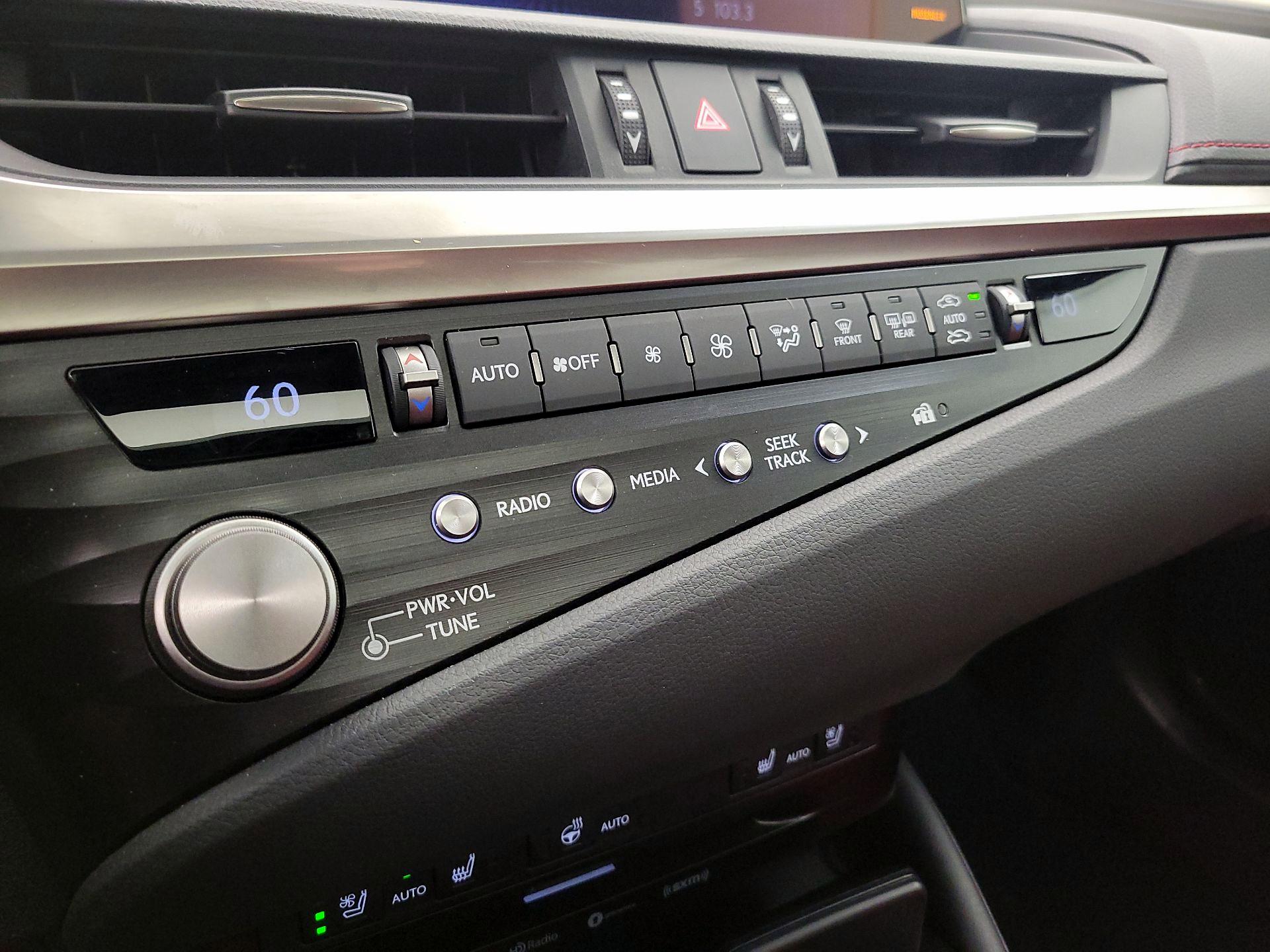 Thumbnail: 2021 Lexus ES - 17