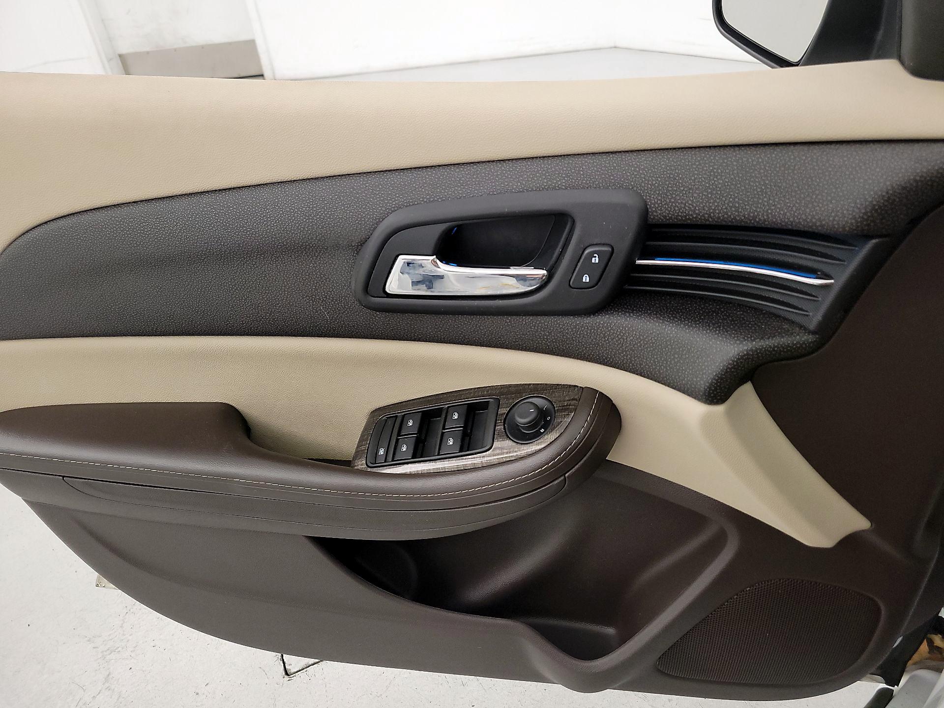Thumbnail: 2015 Chevrolet Malibu - 12