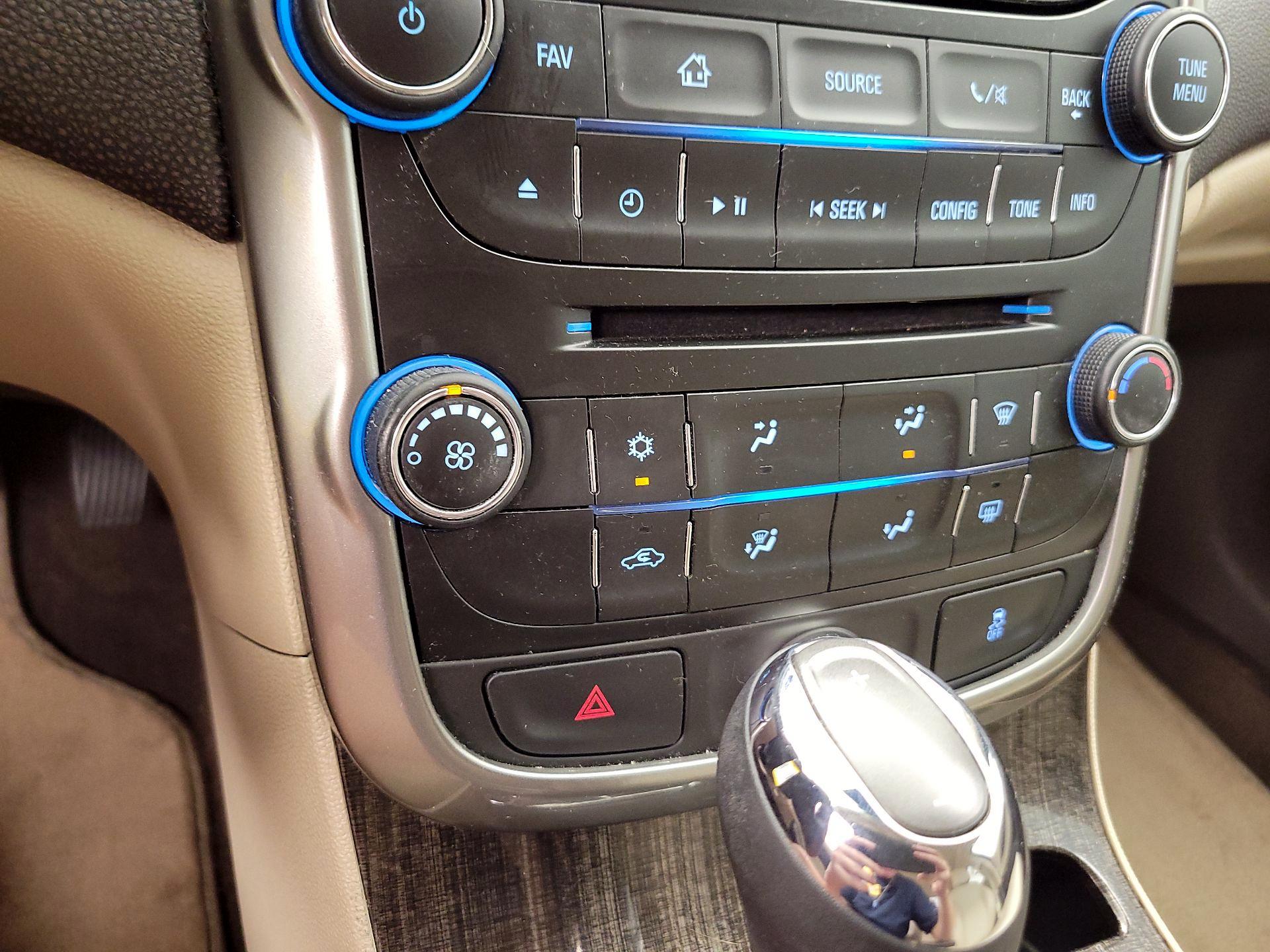 Thumbnail: 2015 Chevrolet Malibu - 16
