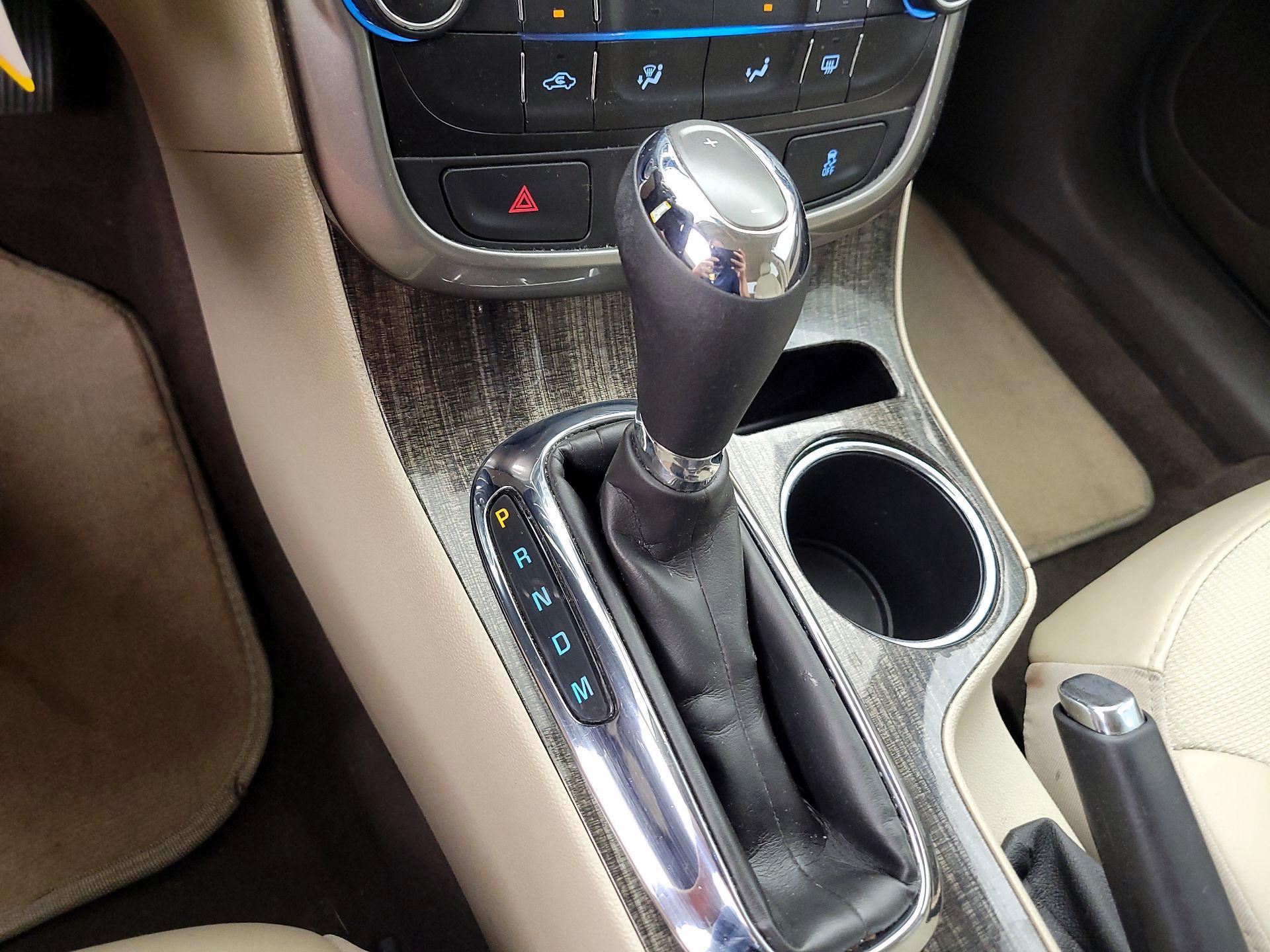 Thumbnail: 2015 Chevrolet Malibu - 17