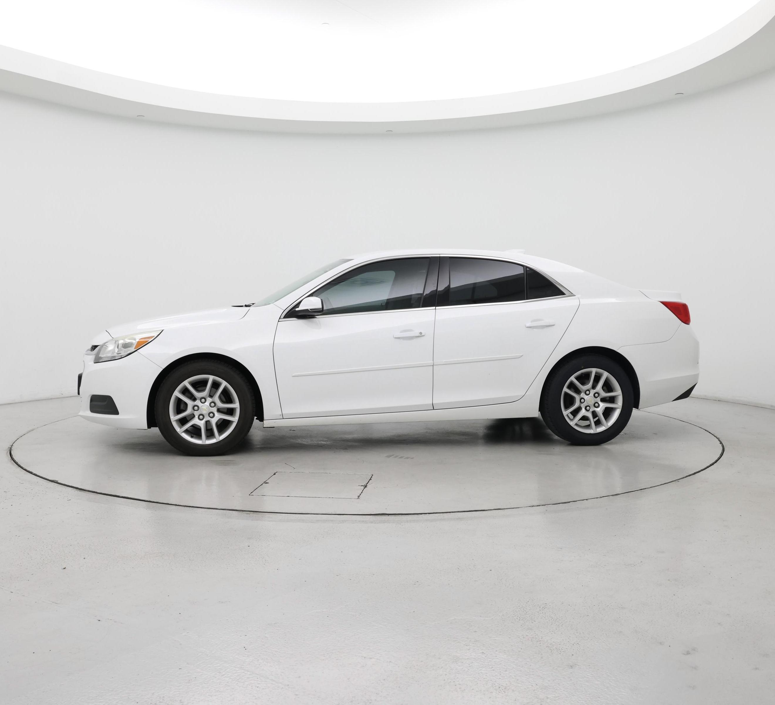 Thumbnail: 2015 Chevrolet Malibu - 3