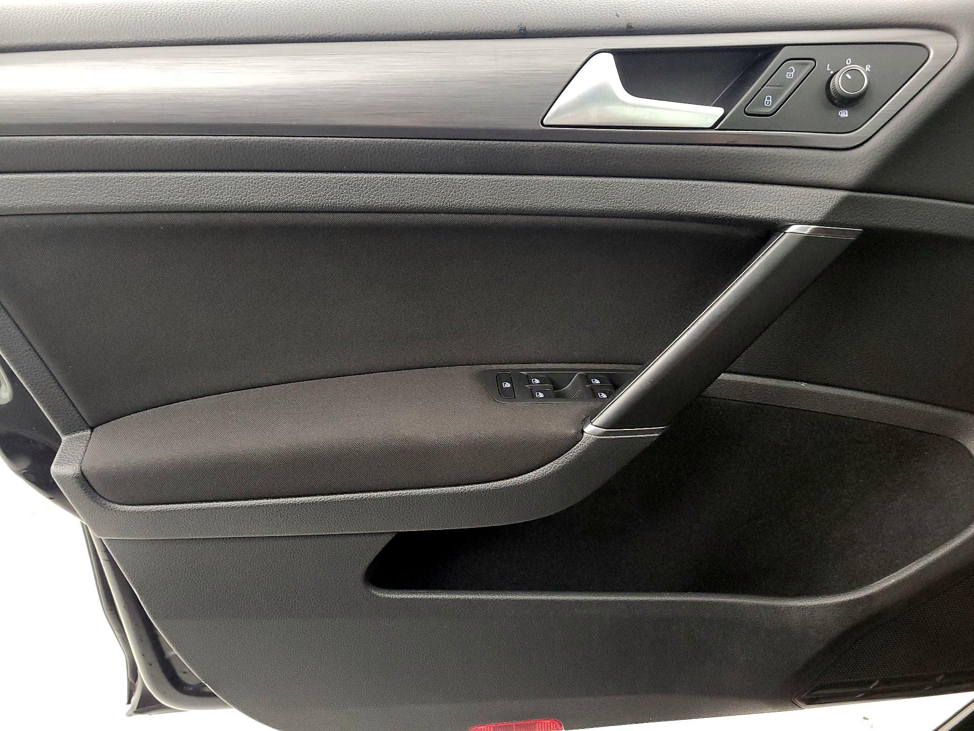 Thumbnail: 2018 Volkswagen Golf - 12