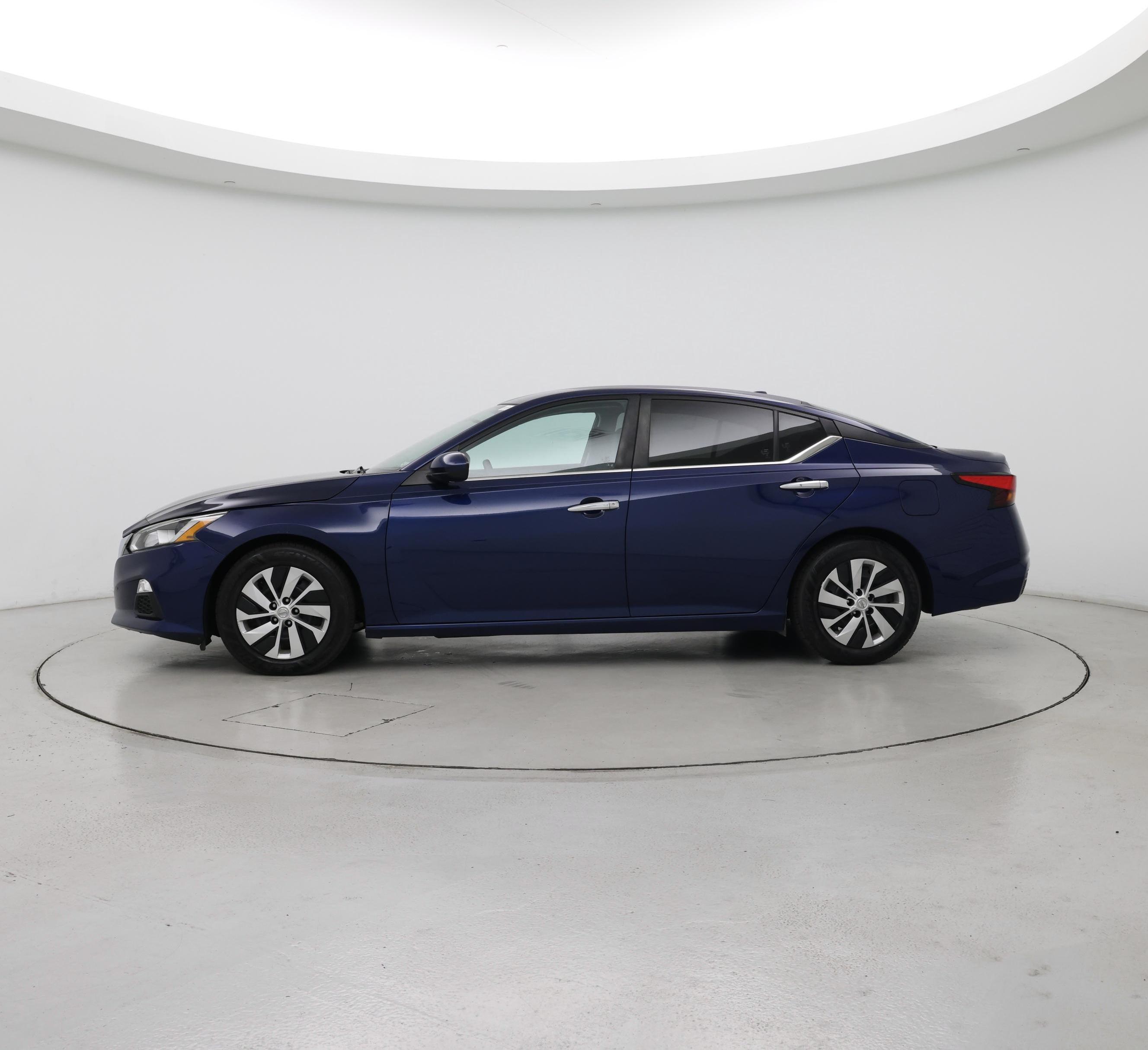 Thumbnail: 2020 Nissan Altima - 3