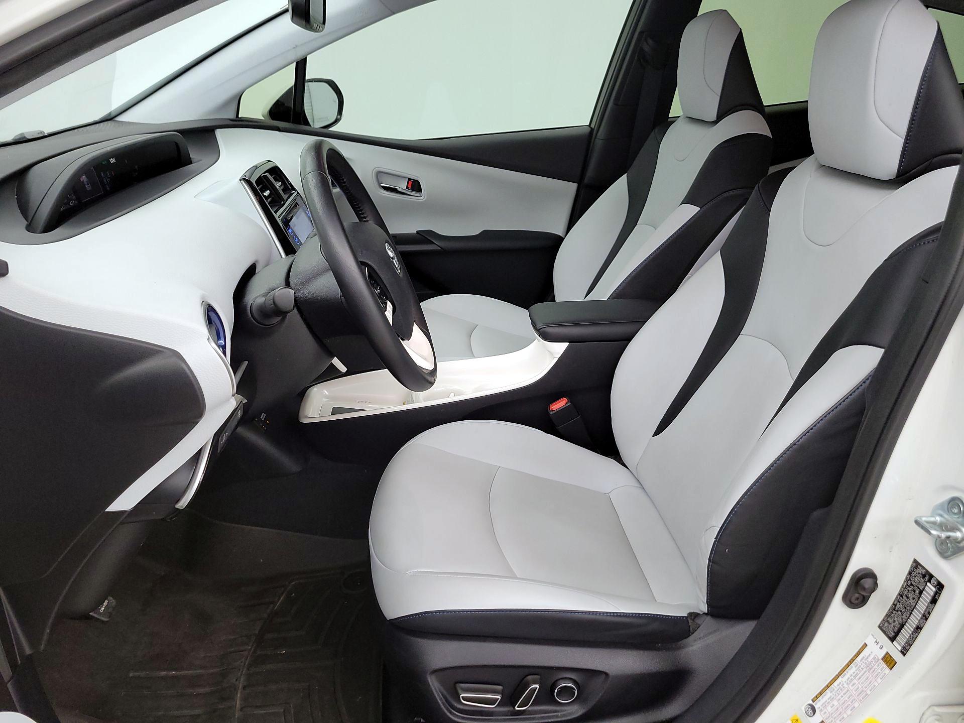Thumbnail: 2016 Toyota Prius - 11