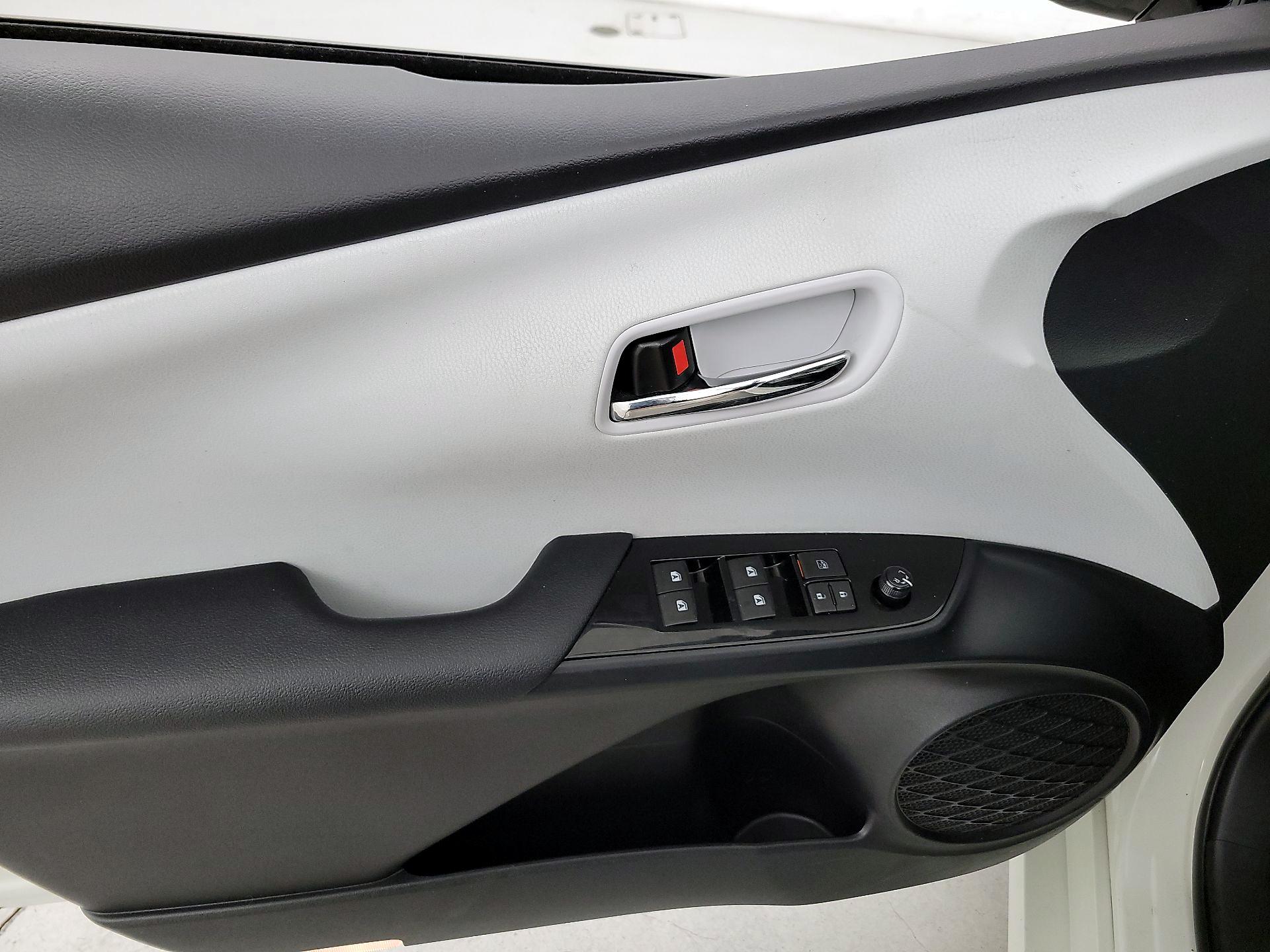 Thumbnail: 2016 Toyota Prius - 12