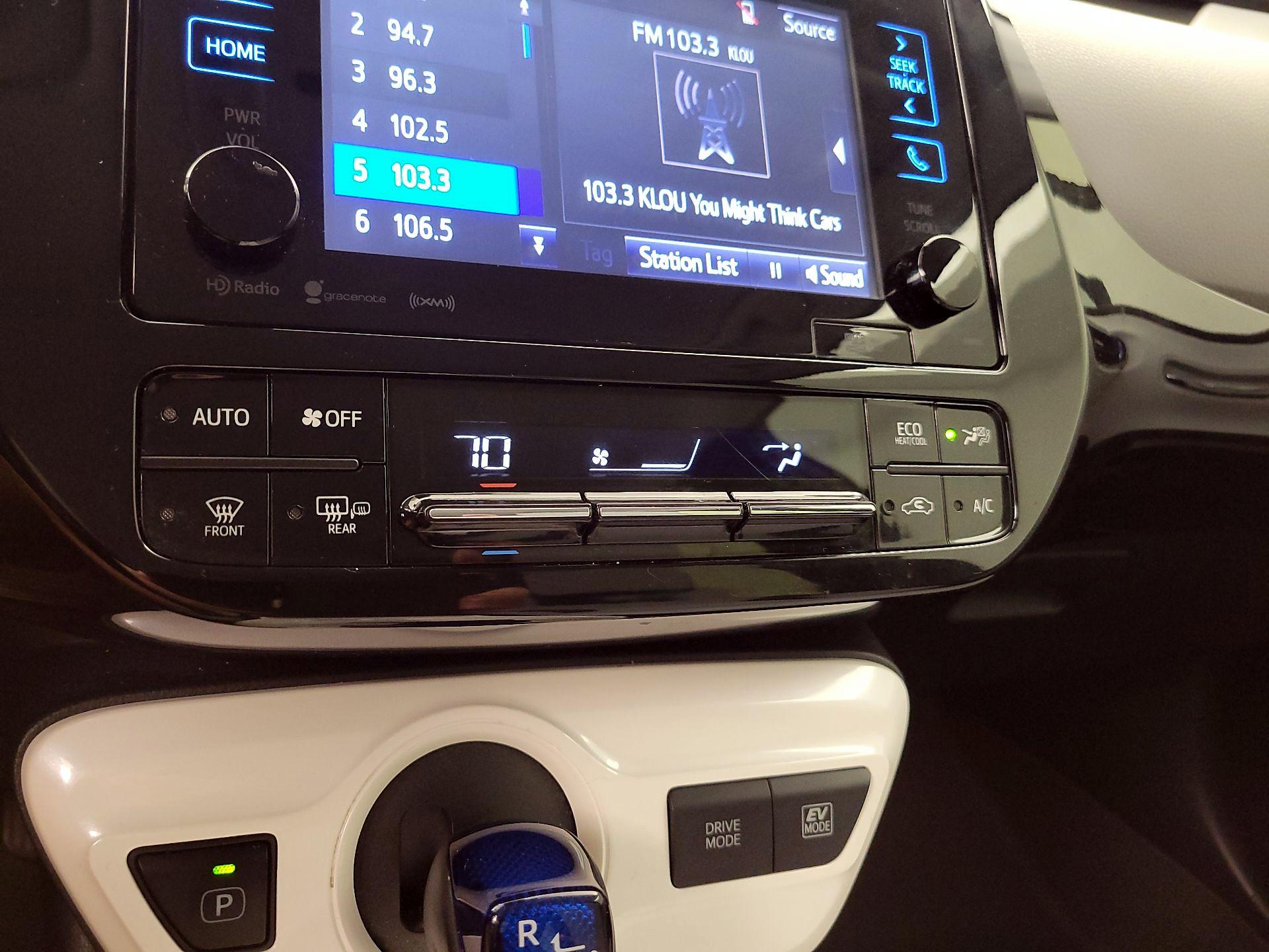Thumbnail: 2016 Toyota Prius - 17