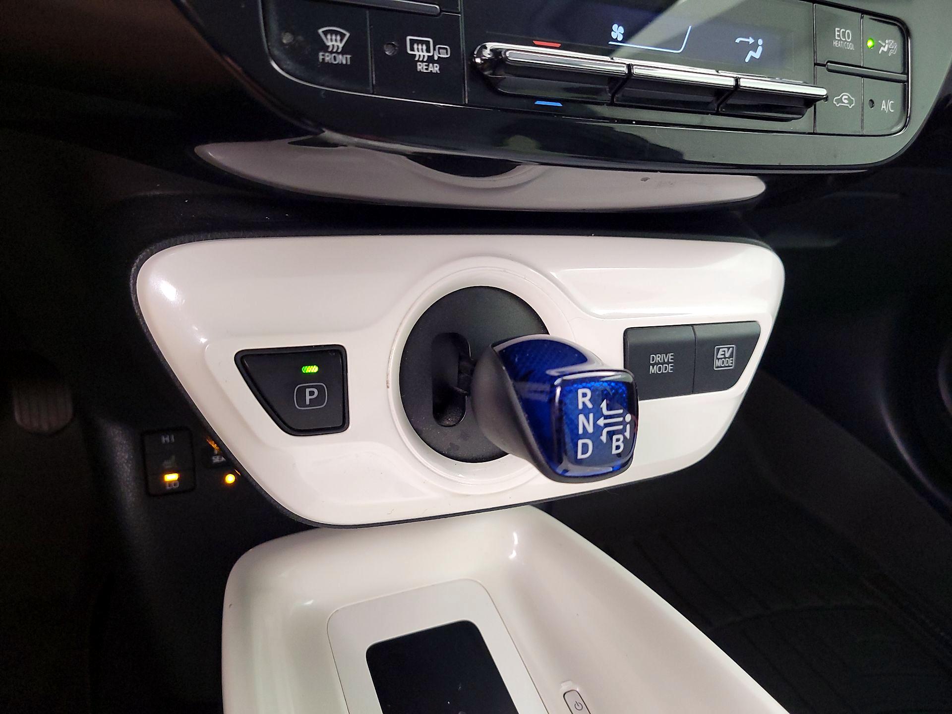 Thumbnail: 2016 Toyota Prius - 18